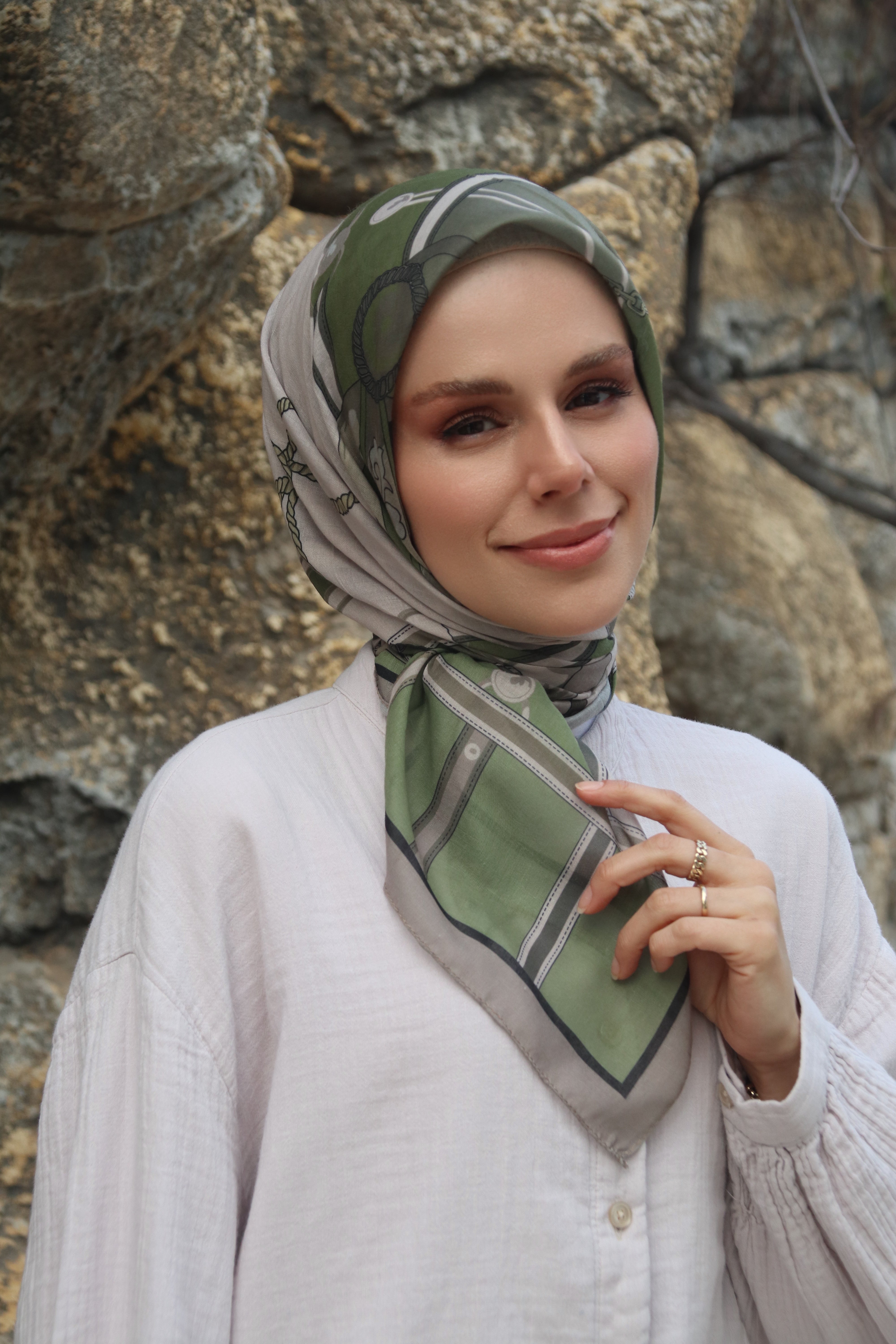 Lavor Square Scarf - Black Green
