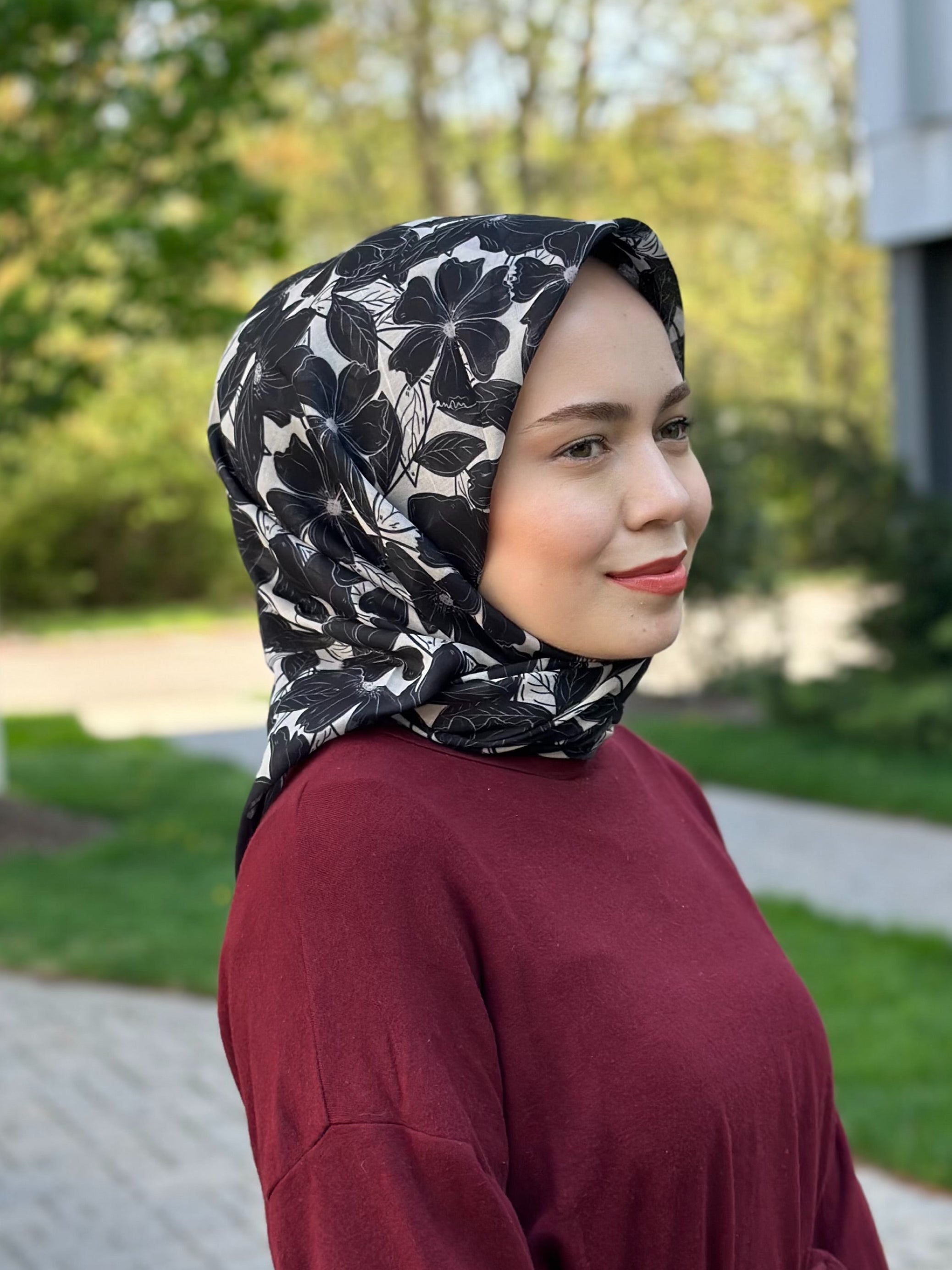 Floria Touch Square Scarf - Black