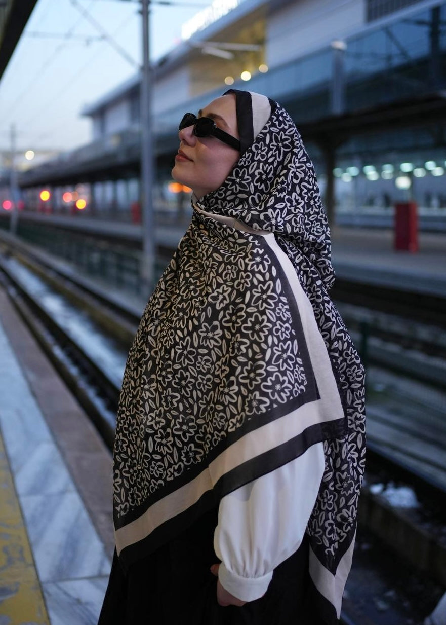 Flora Line Hijab - Black White
