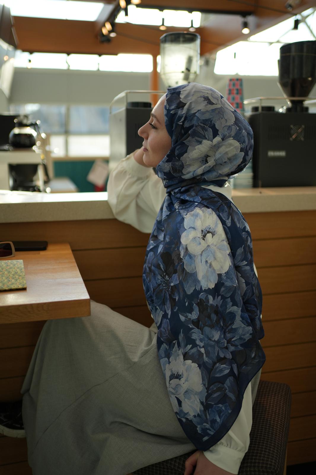 Velvet Bloom Hijab - Night Blue