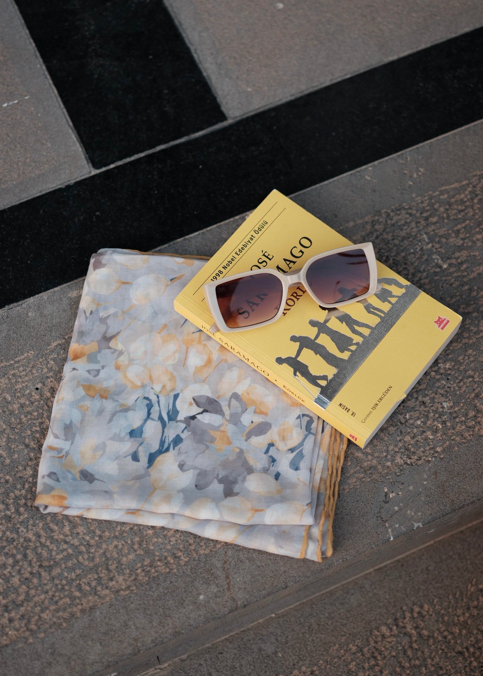Garden Design Square Scarf - Sunlight
