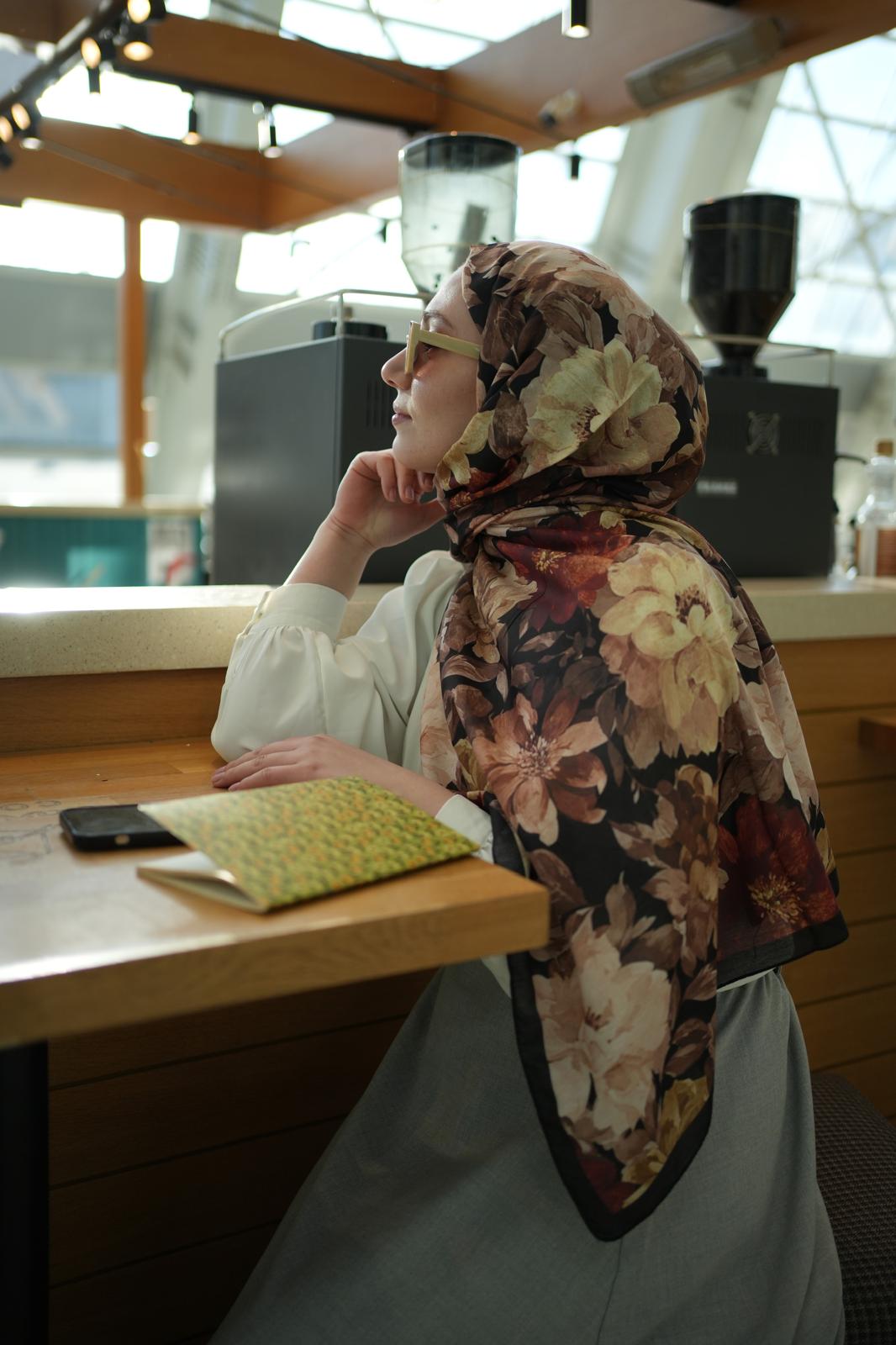 Velvet Bloom Hijab - Black Autunn