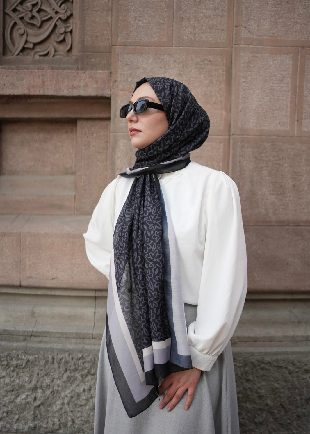 Flora Line Hijab - Black Grey