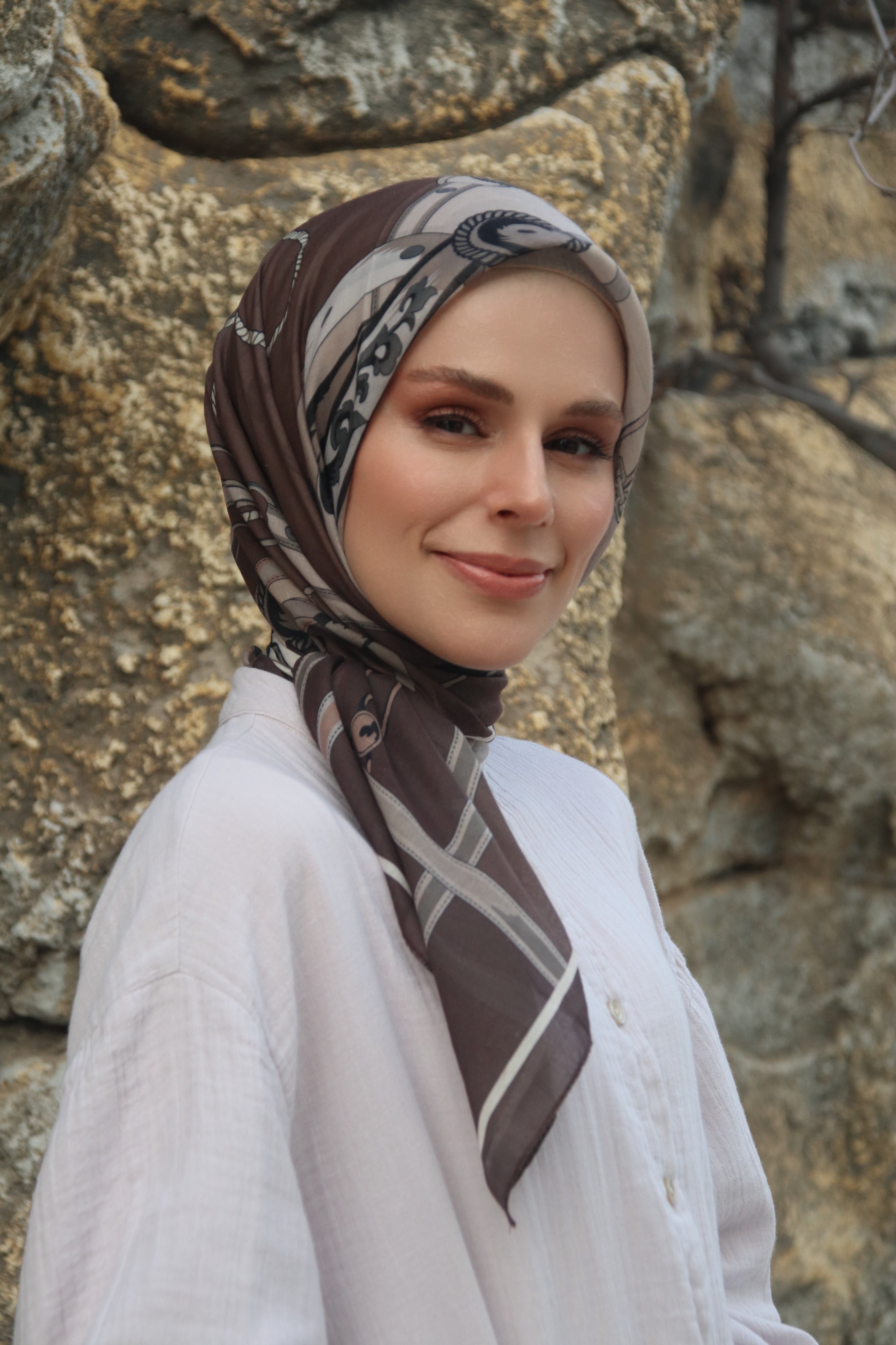 Lavor Square Scarf - Brown