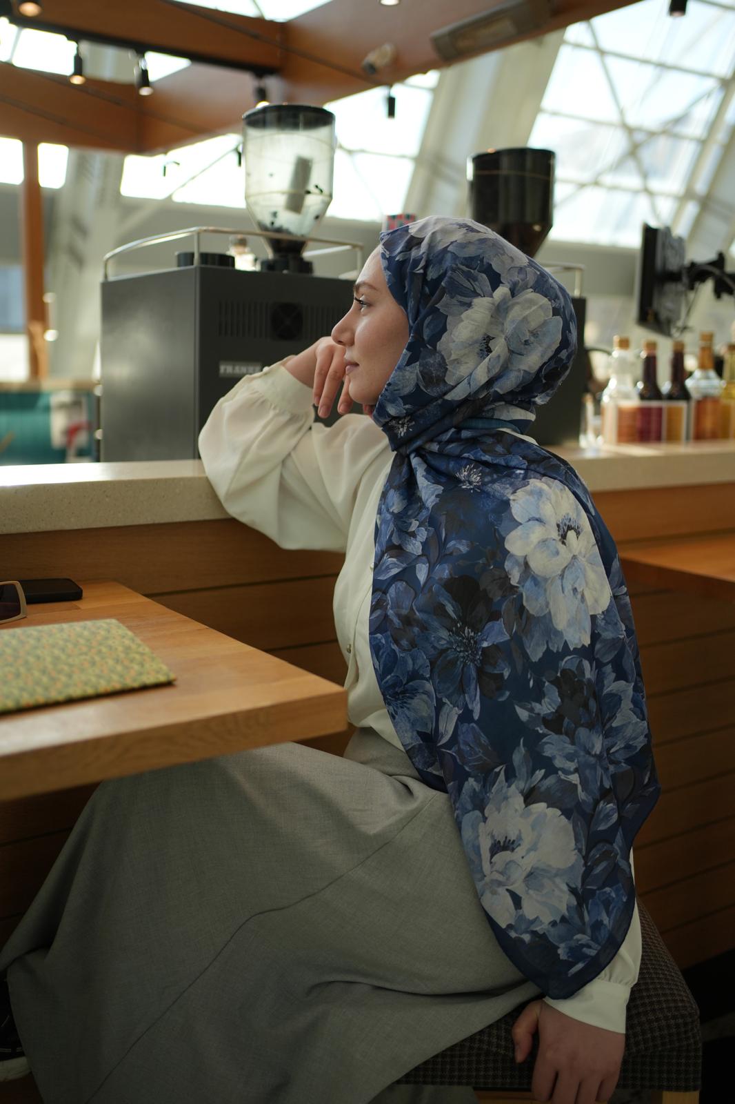Velvet Bloom Hijab - Night Blue