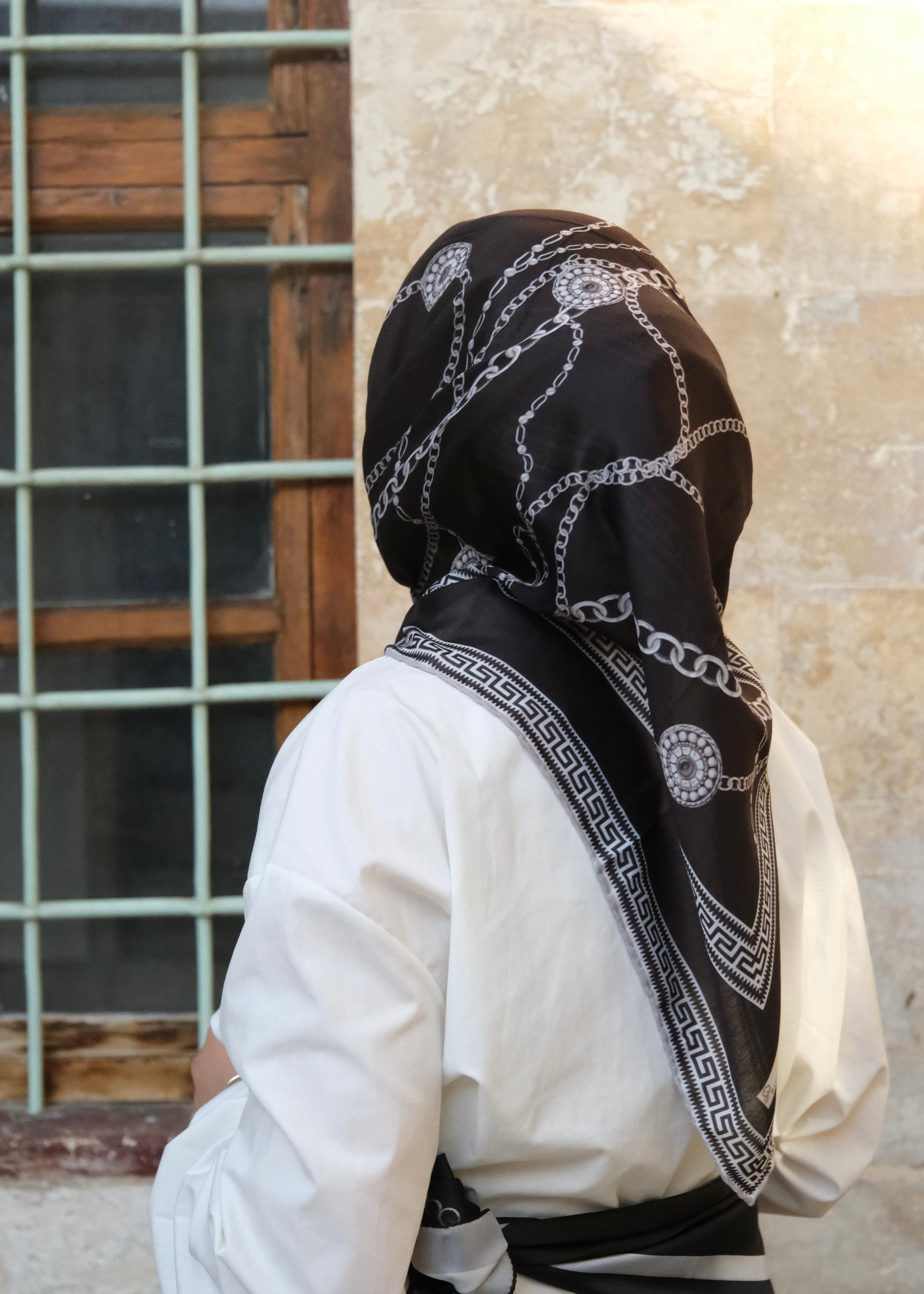 Chain Pattern Square Scarf - Black Silver