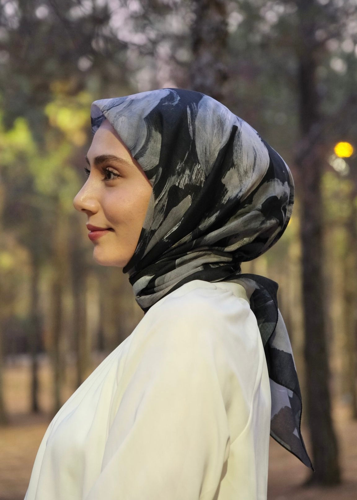 Rosara Square Scarf - Black