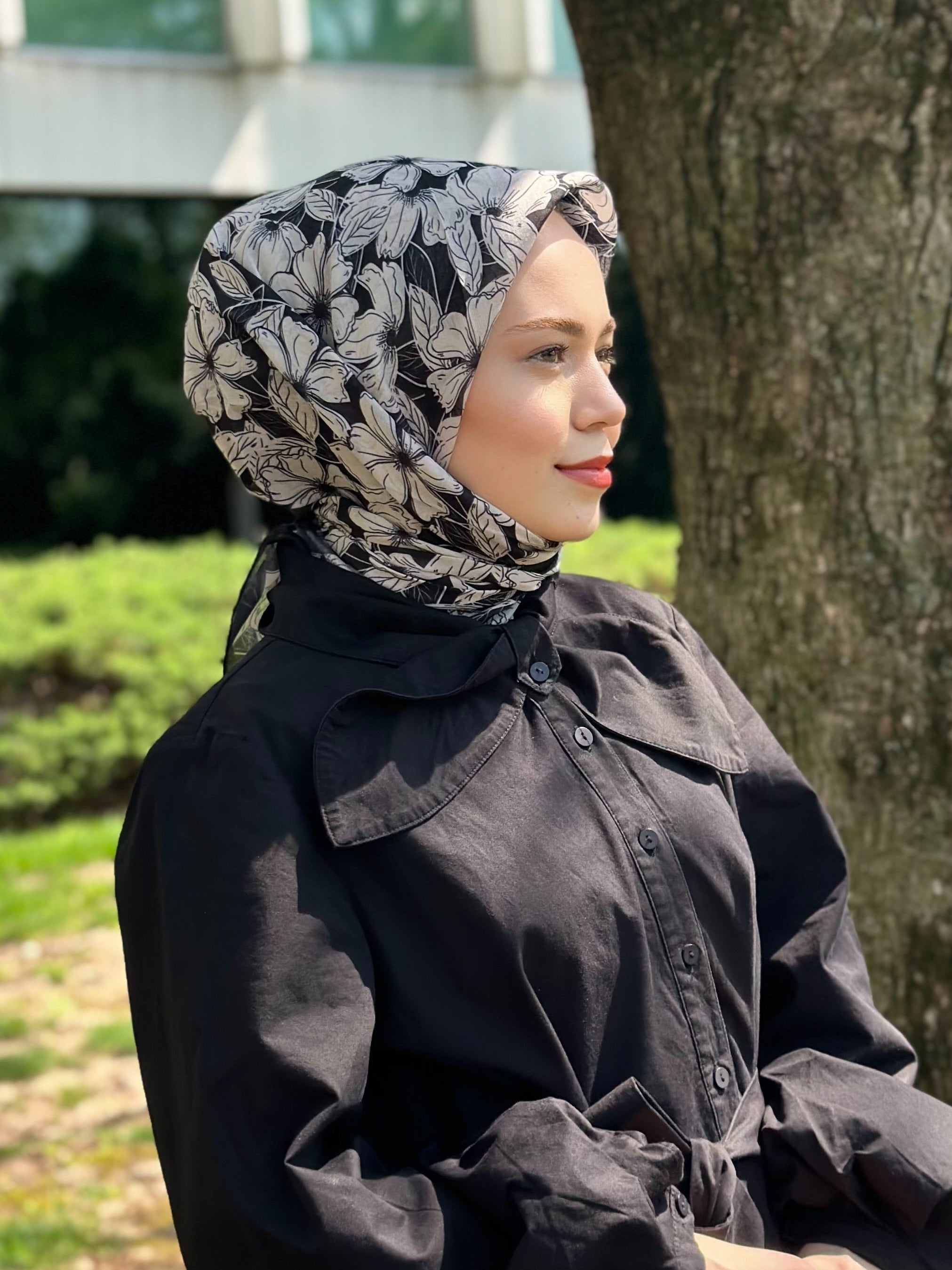 Floria Touch Square Scarf - Ecru Black