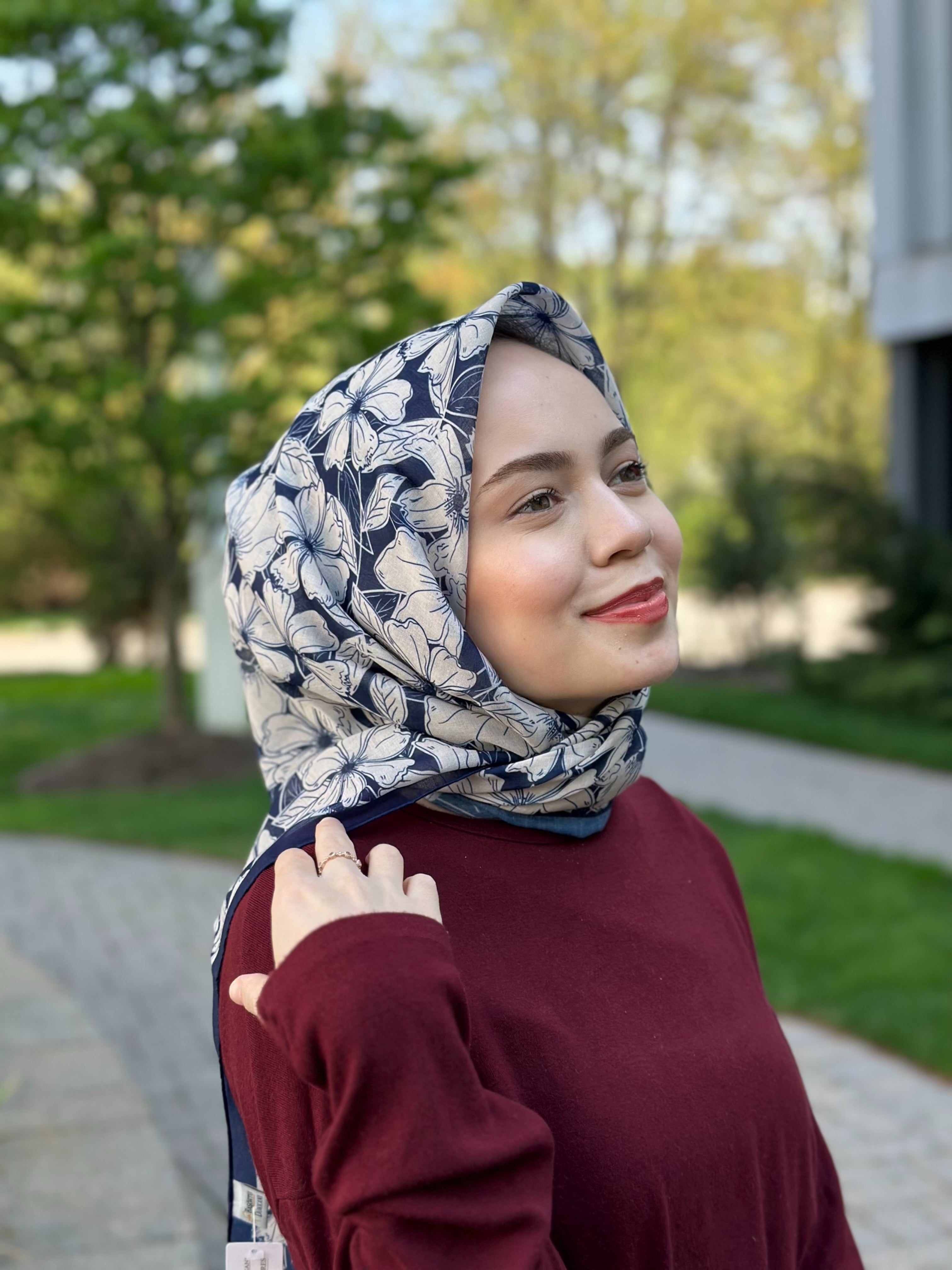 Floria Touch Square Scarf - Ecru Navy