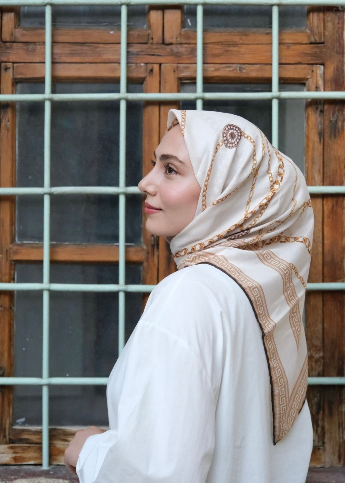 Chain Pattern Square Scarf - Beige
