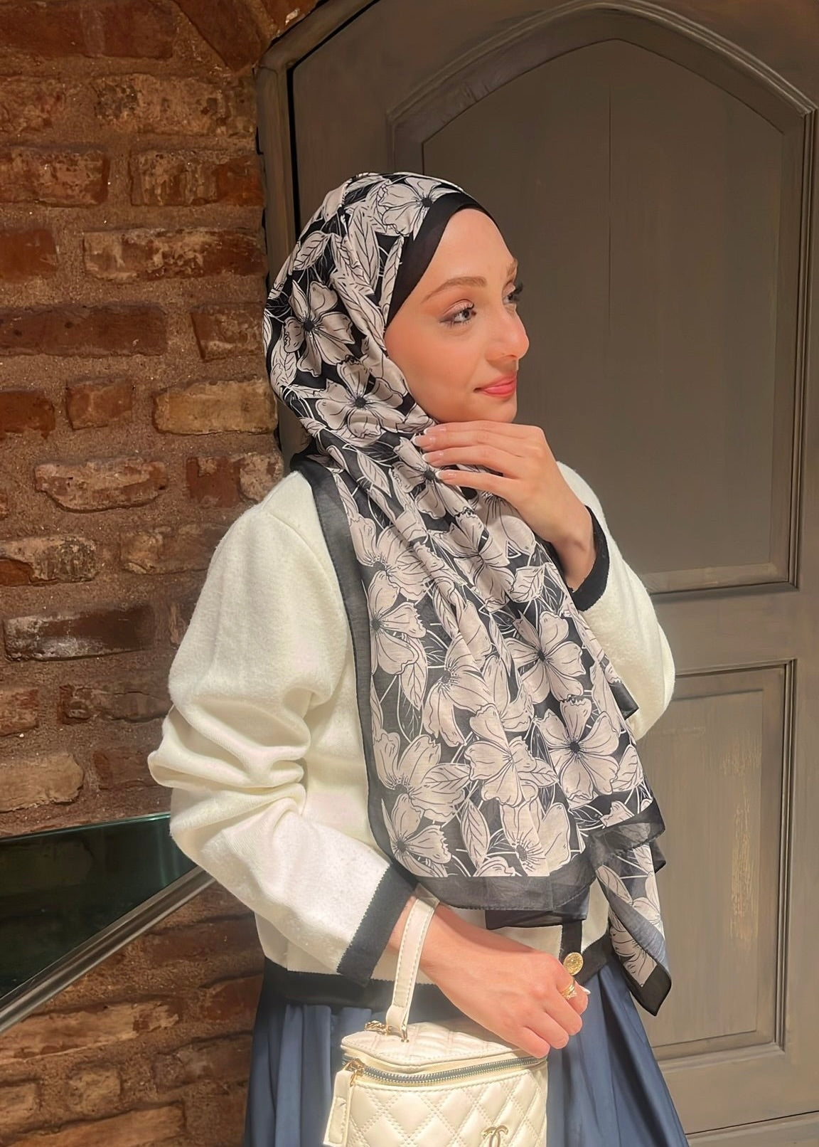 Floria Touch Hijab - Ecru Black