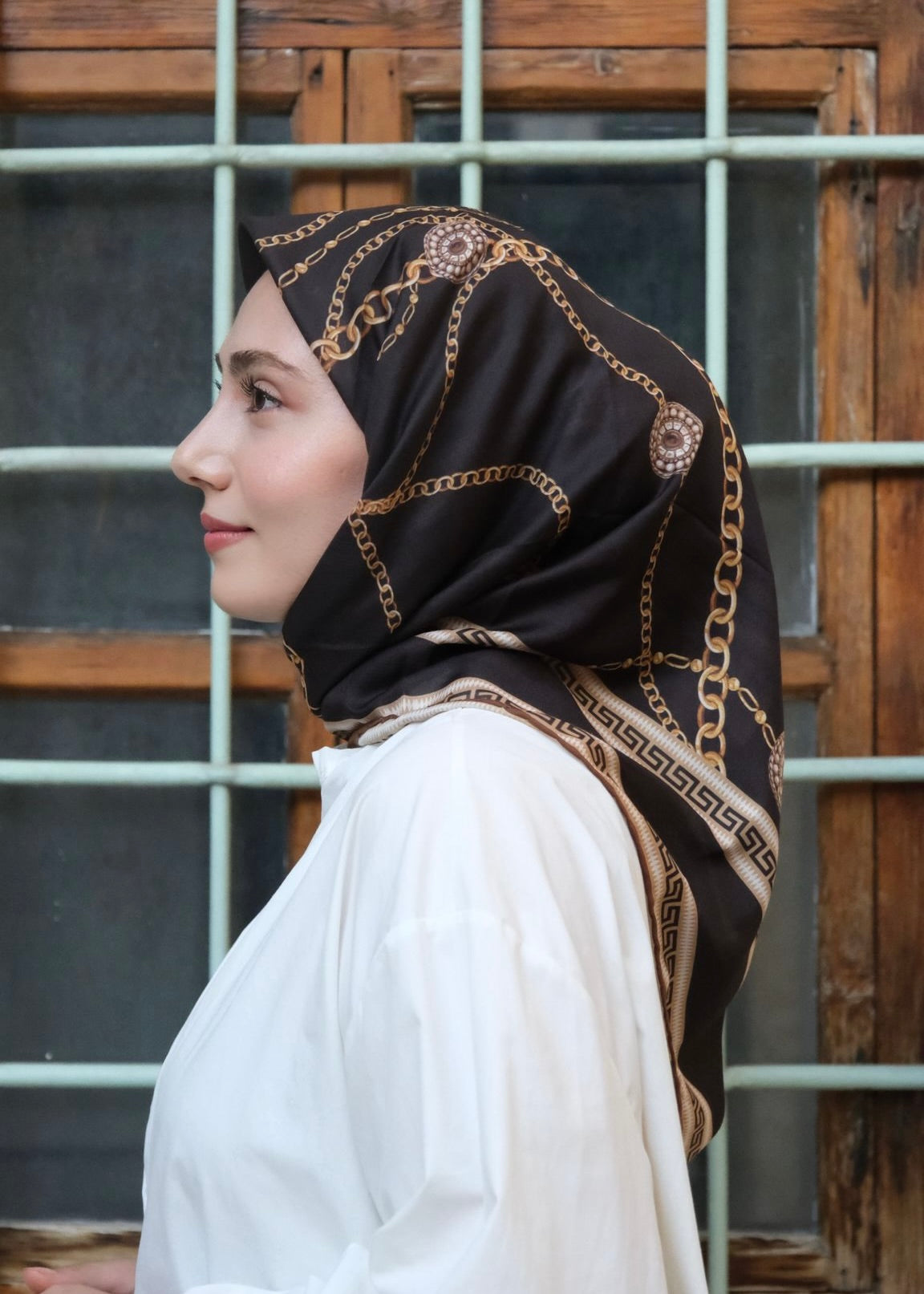 Chain Pattern Square Scarf - Gold Black