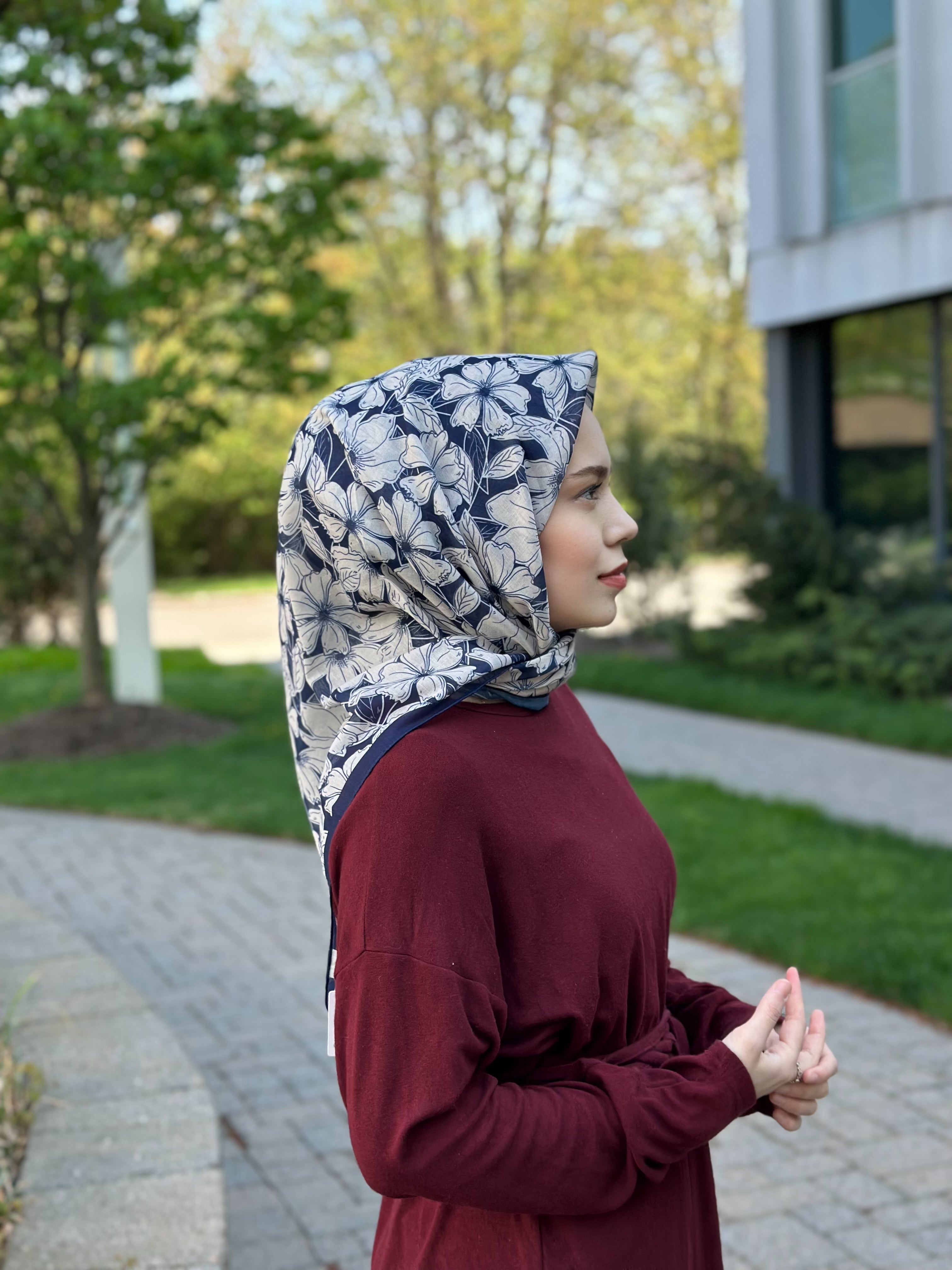 Floria Touch Square Scarf - Ecru Navy