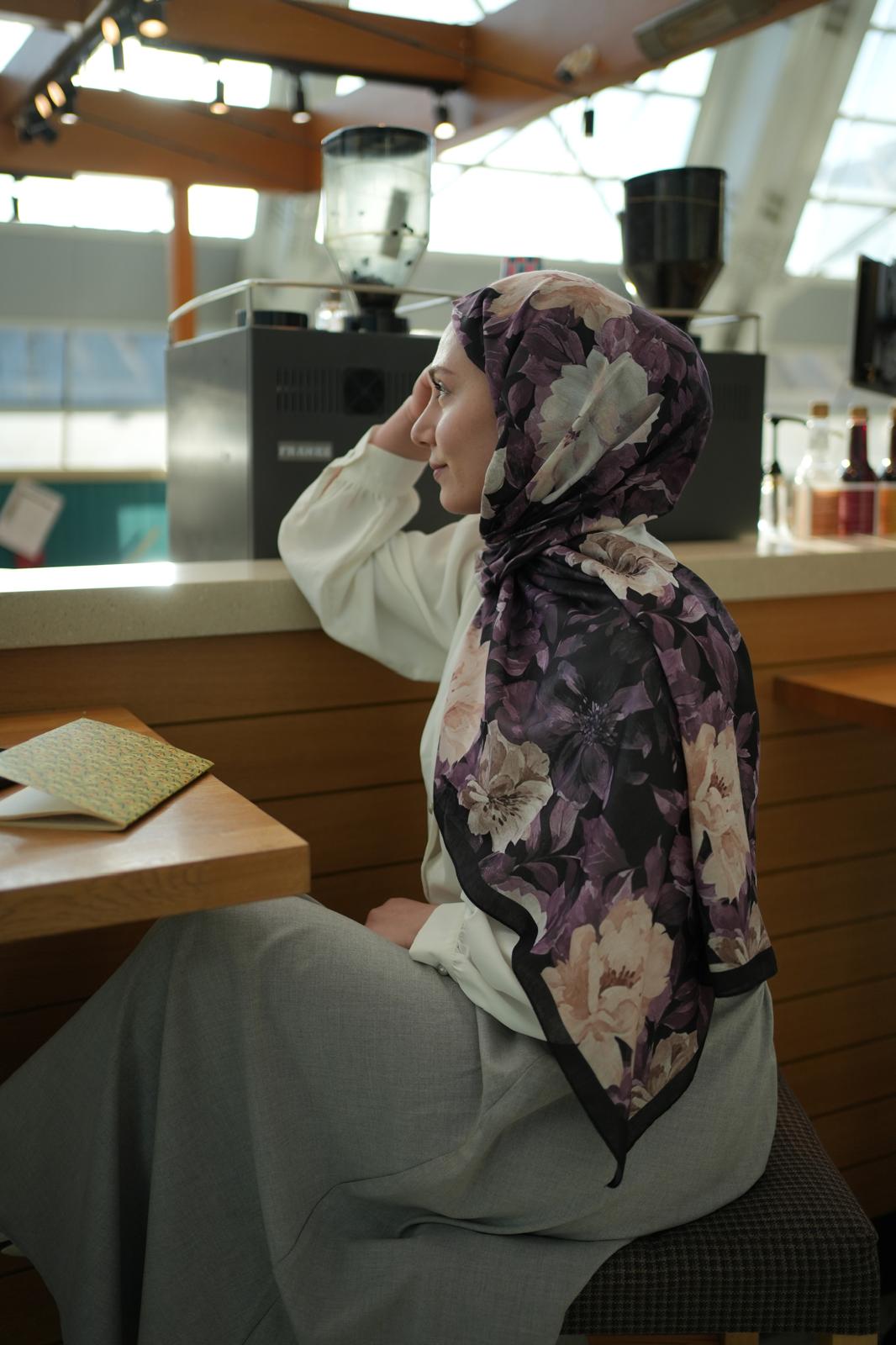 Velvet Bloom Hijab - Night Violet