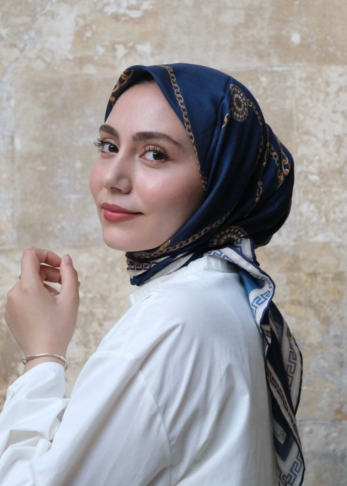 Chain Pattern Square Scarf - Navy Blue