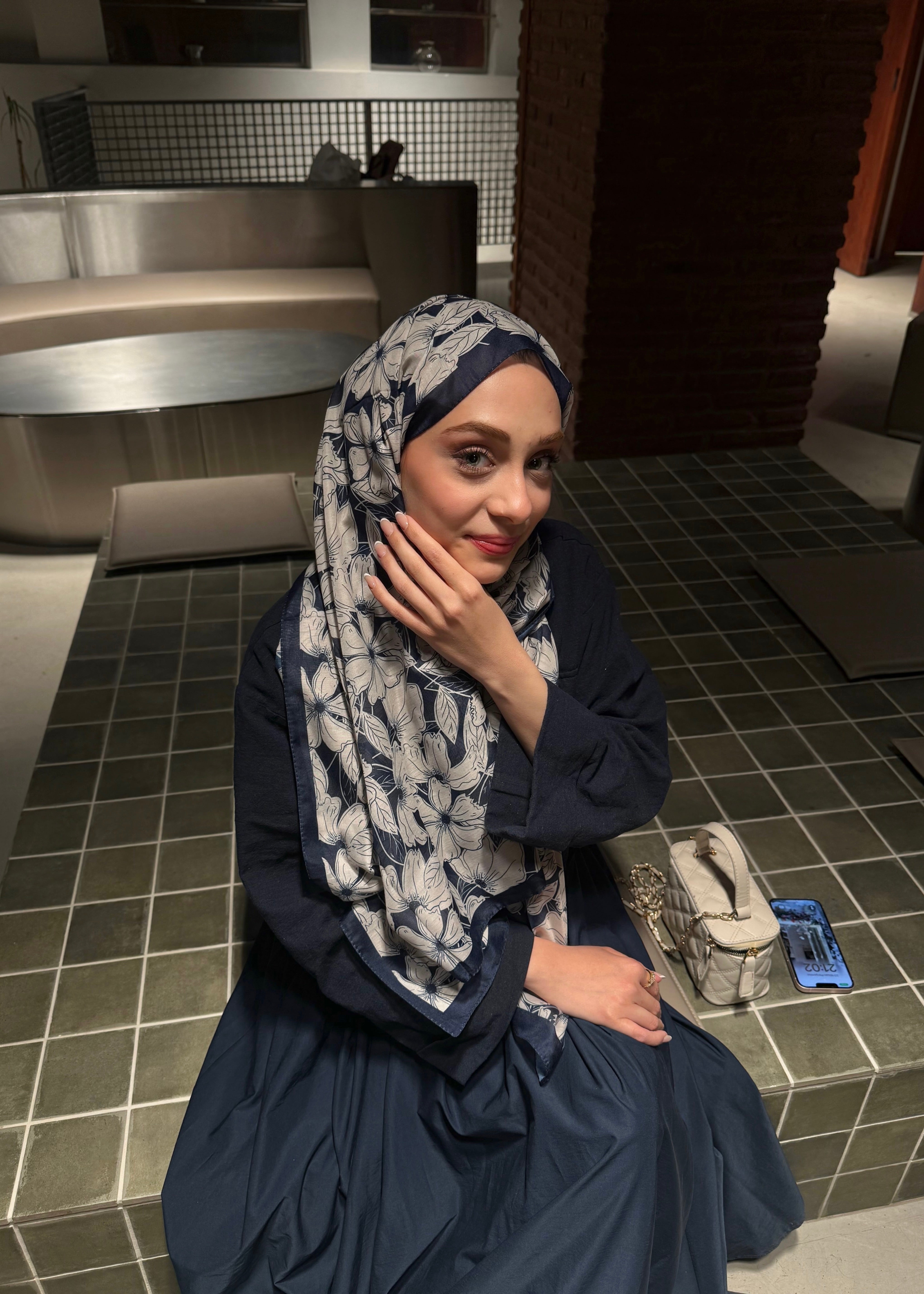 Floria Touch Hijab - Ecru Navy