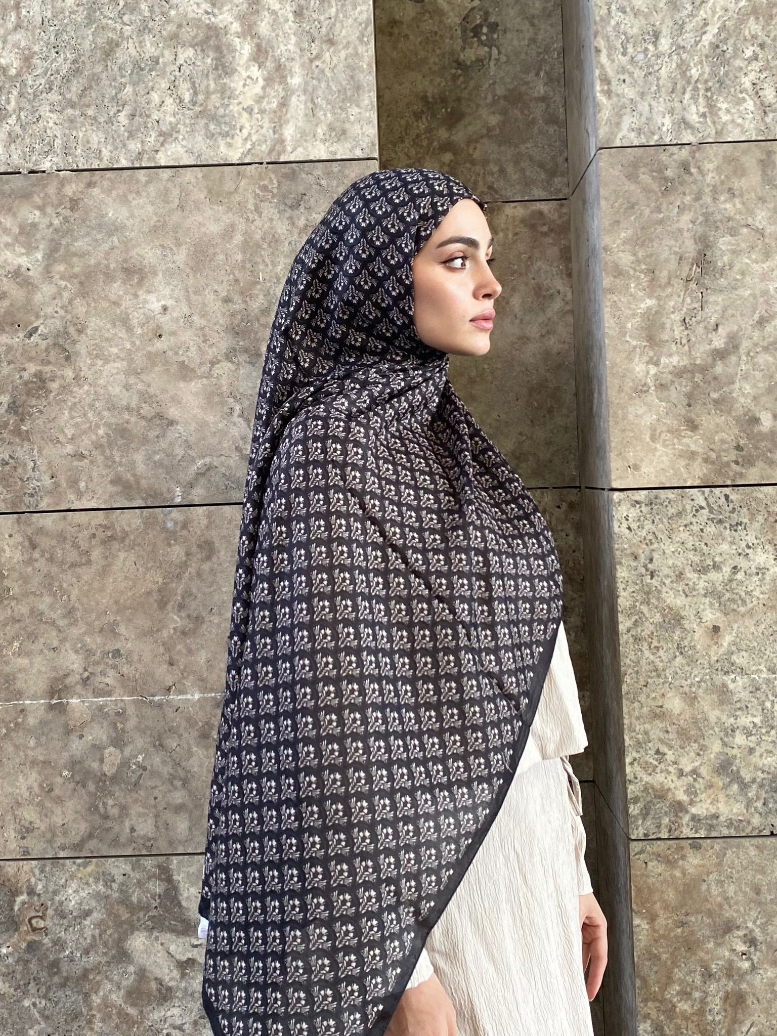 Minimal Pattern Hijab - Black
