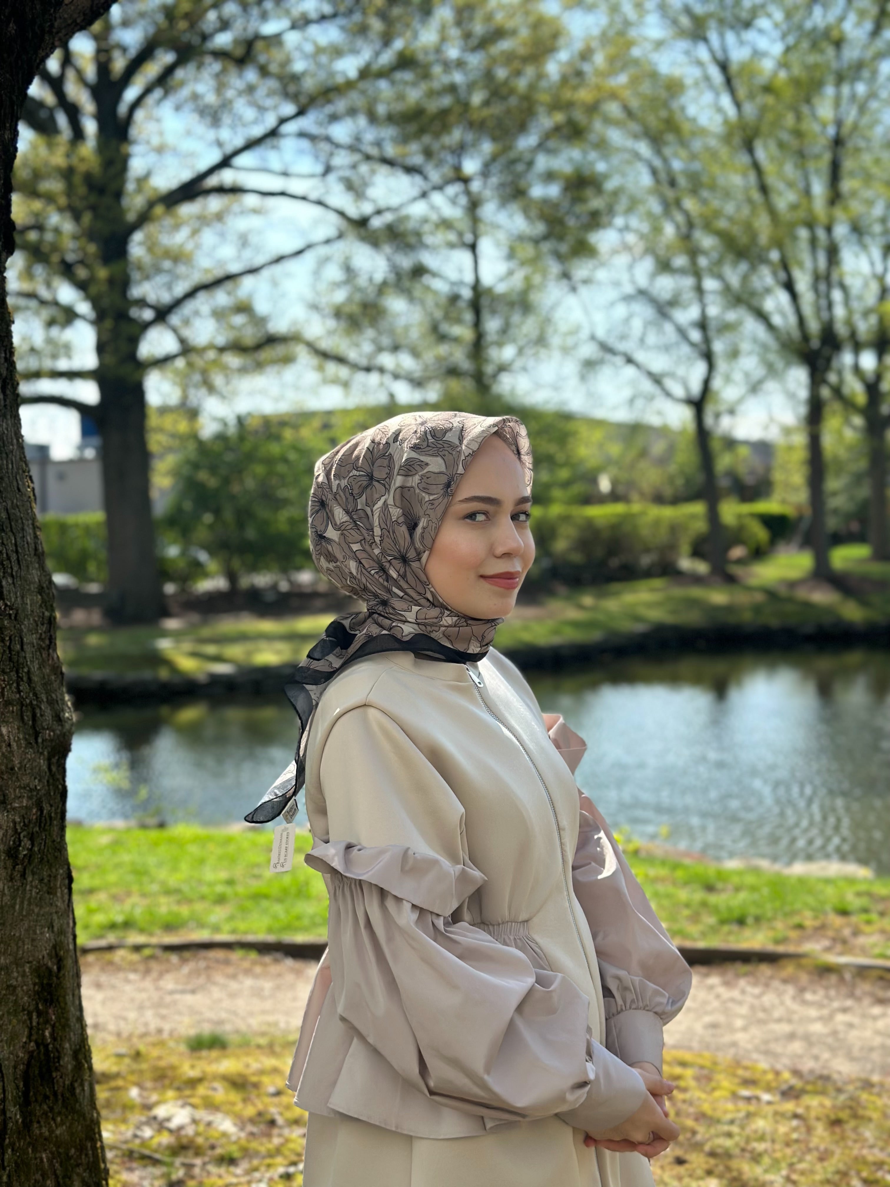 Floria Touch Square Scarf - Latte Black