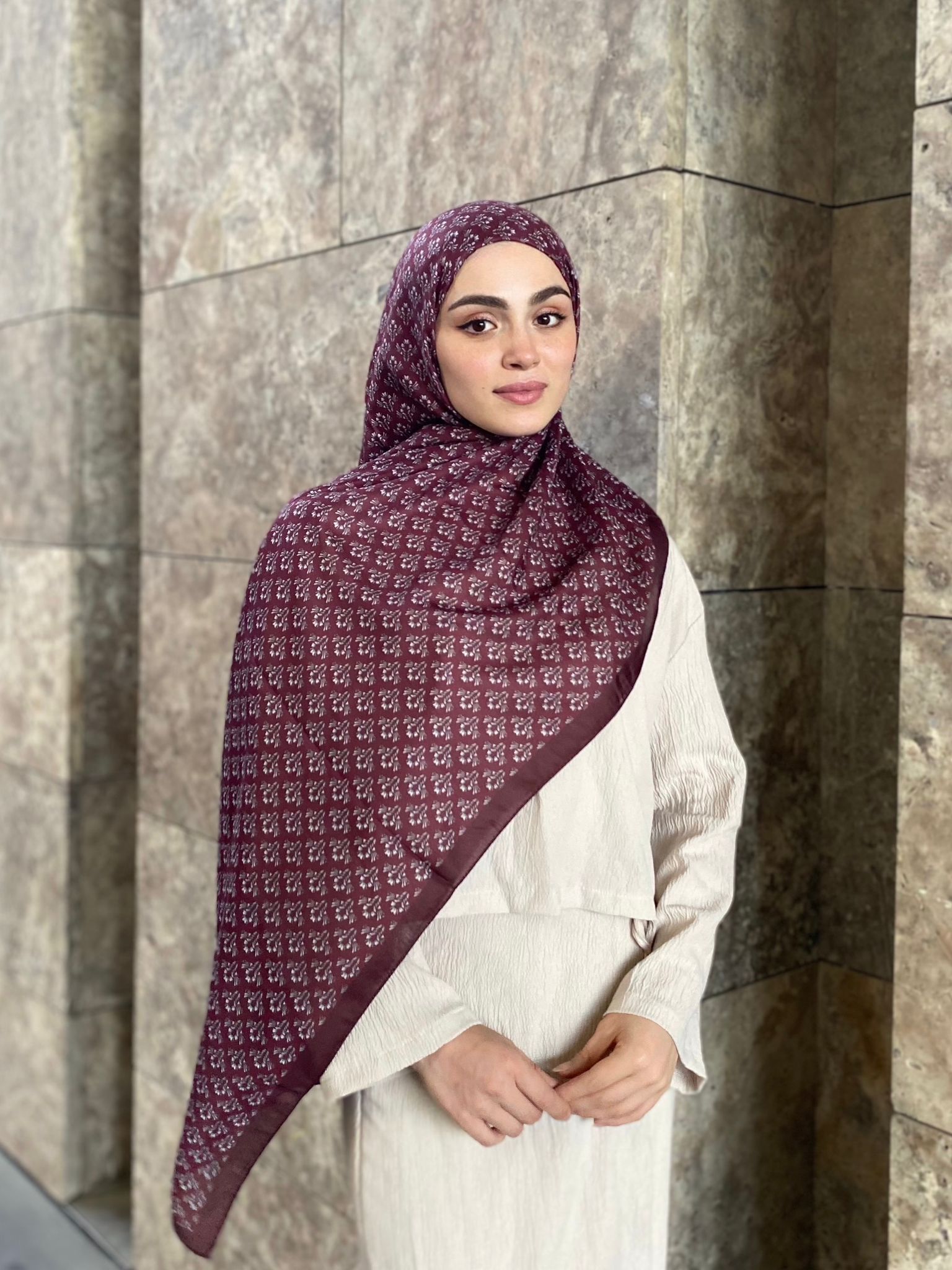 Minimal Pattern Hijab - Burgundy