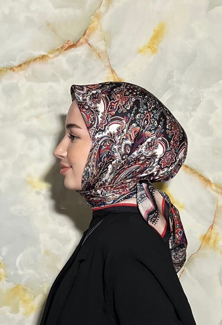 Firuze Square Scarf - Black Red
