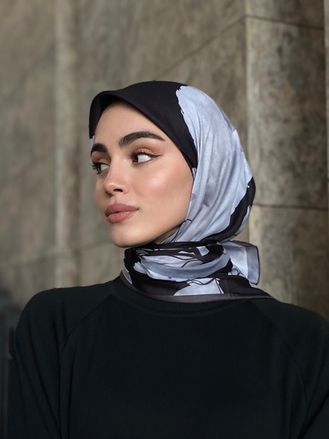 Coral Square Scarf - Black Gray