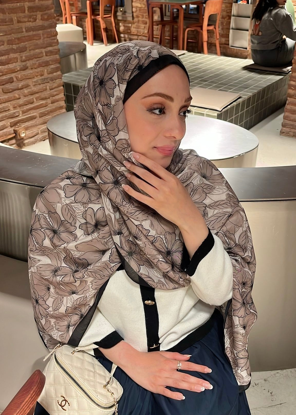Floria Touch Hijab - Latte Black