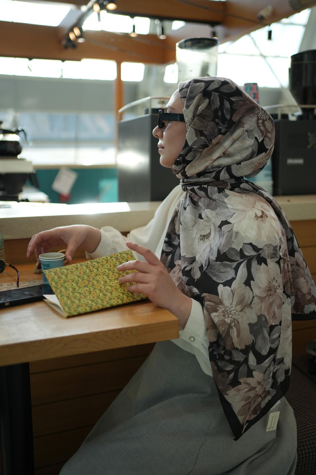 Velvet Bloom Hijab - Black Beige