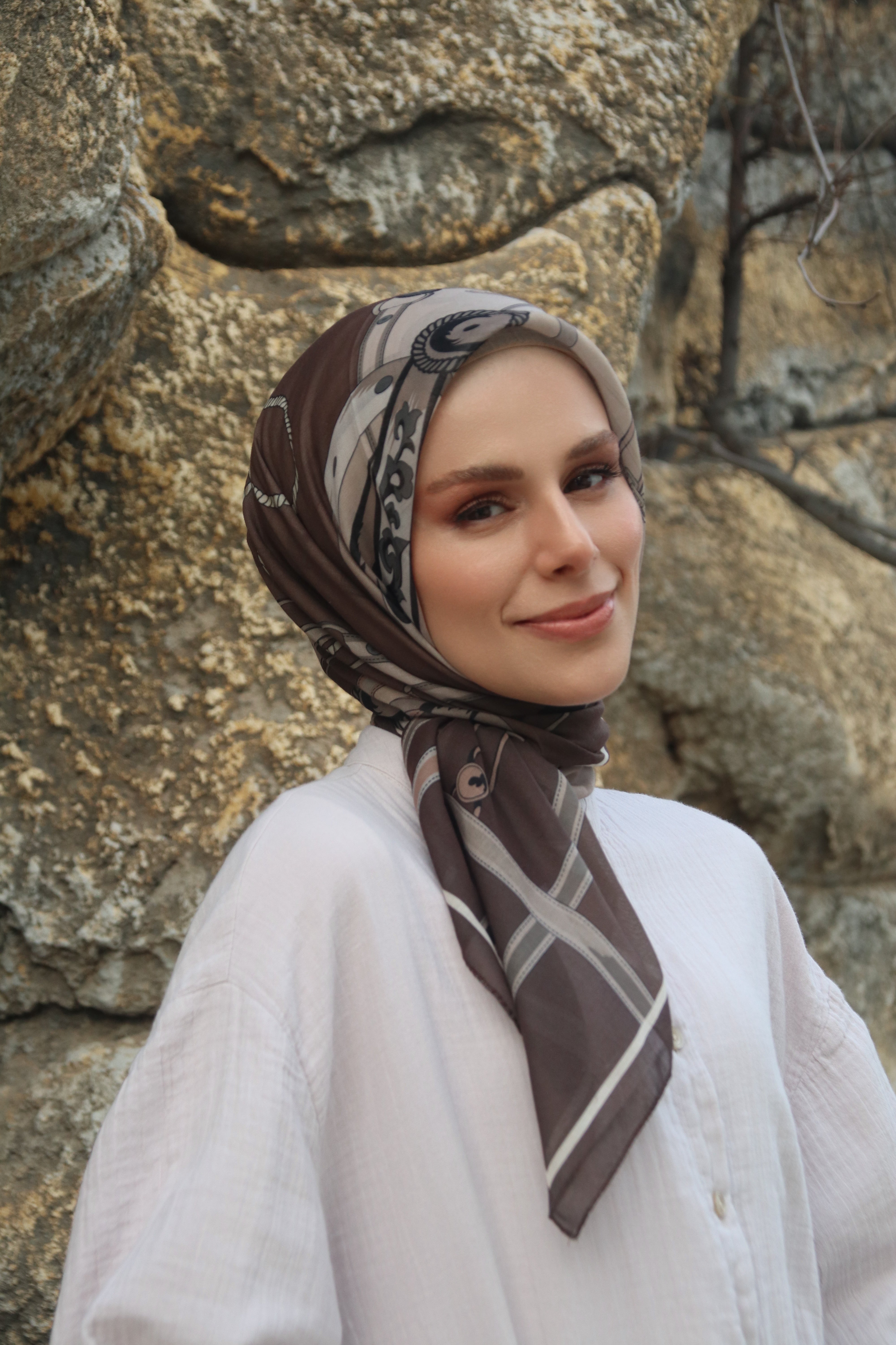 Lavor Square Scarf - Brown