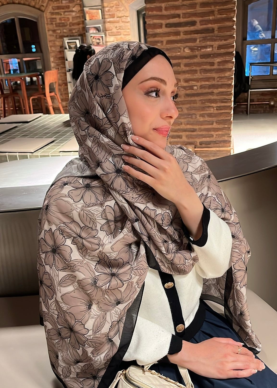 Floria Touch Hijab - Latte Black