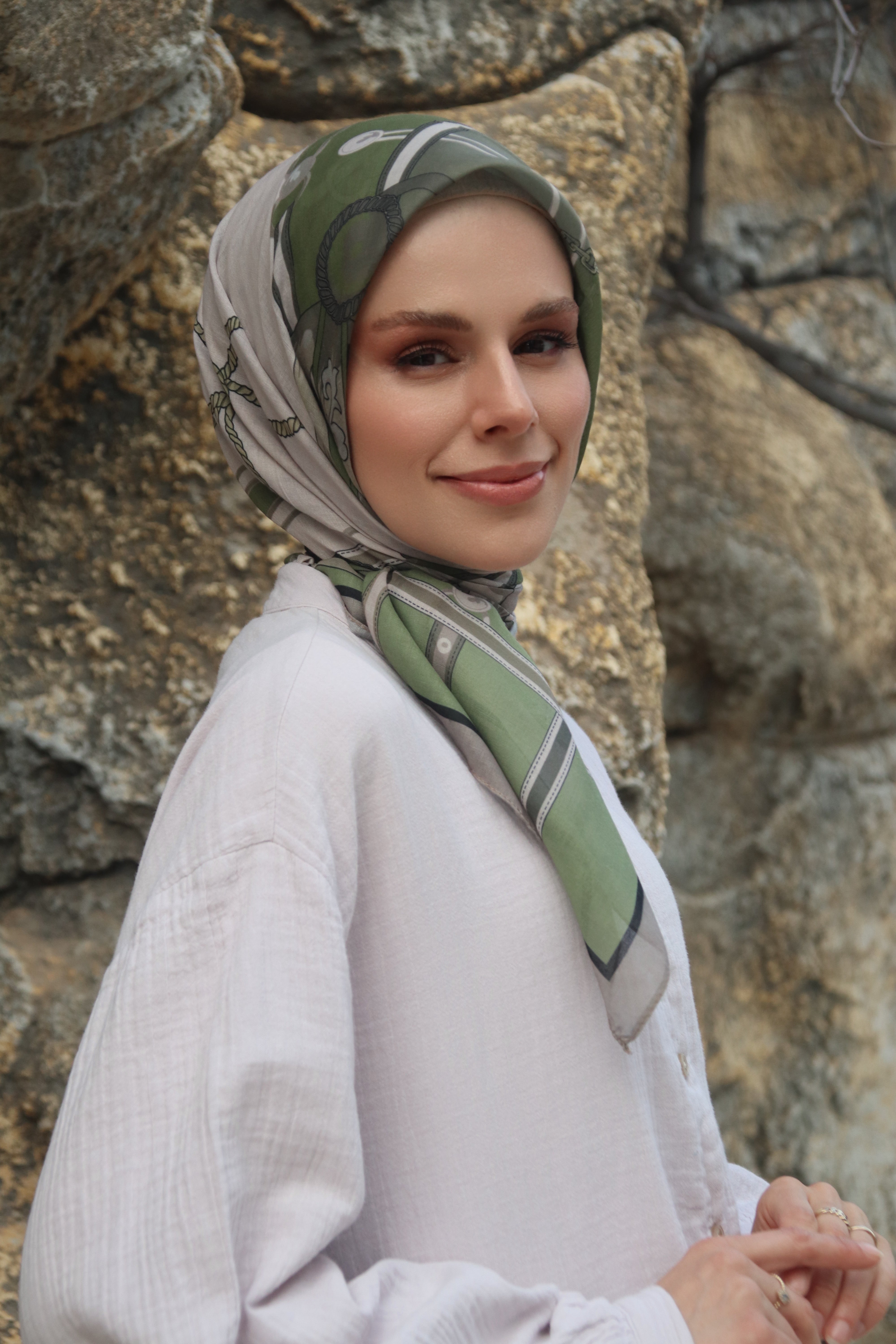 Lavor Square Scarf - Black Green