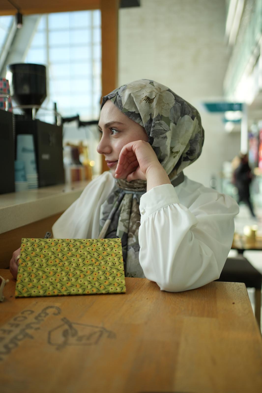 Velvet Bloom Hijab - Green