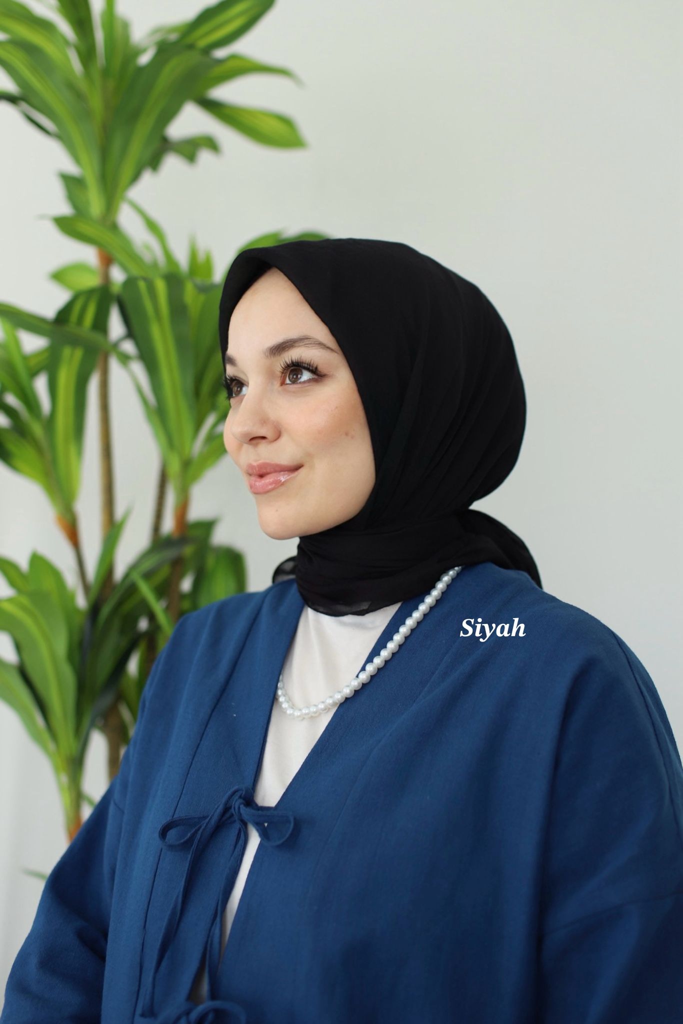 Relax Square Scarf - Black