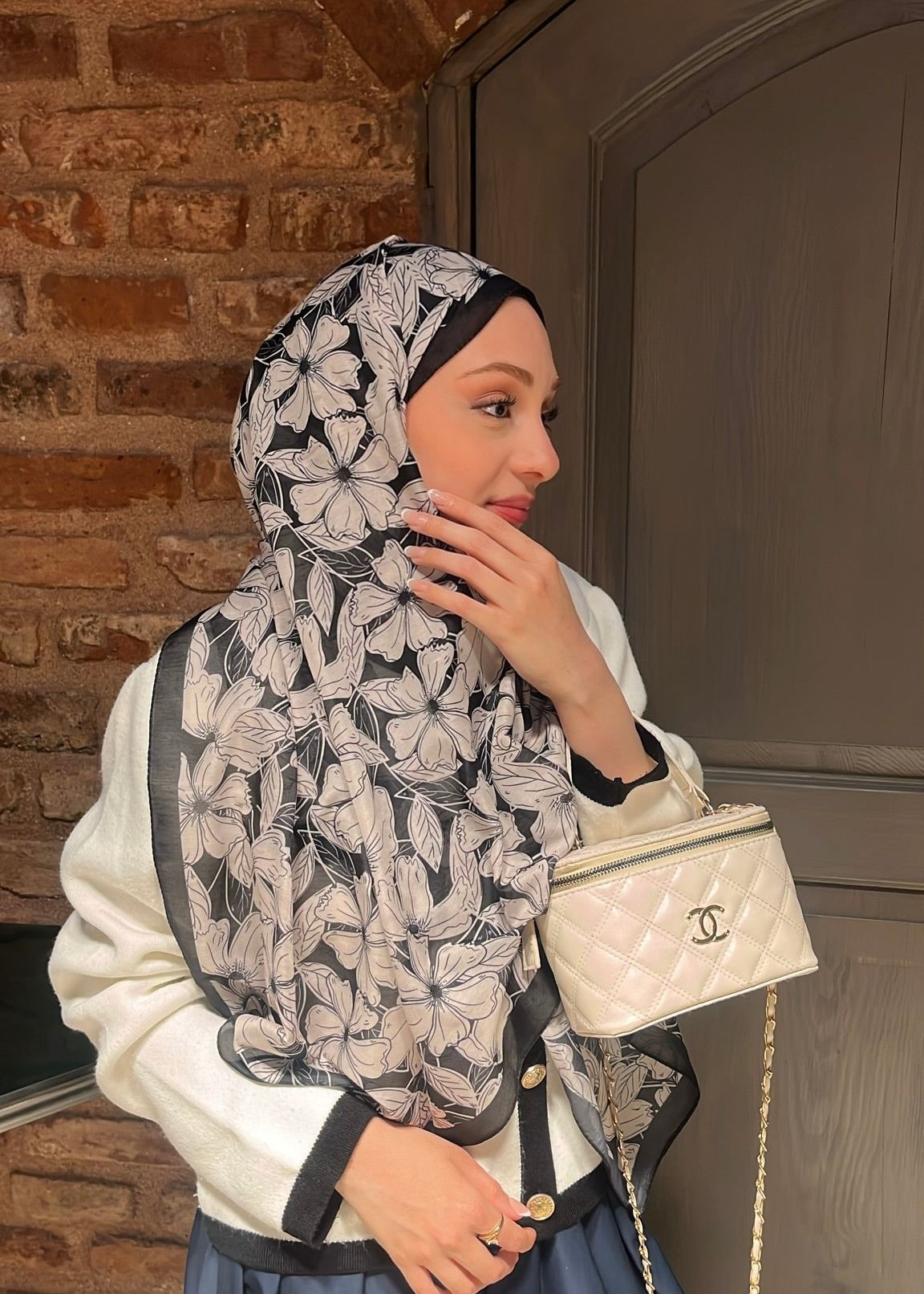Floria Touch Hijab - Ecru Black