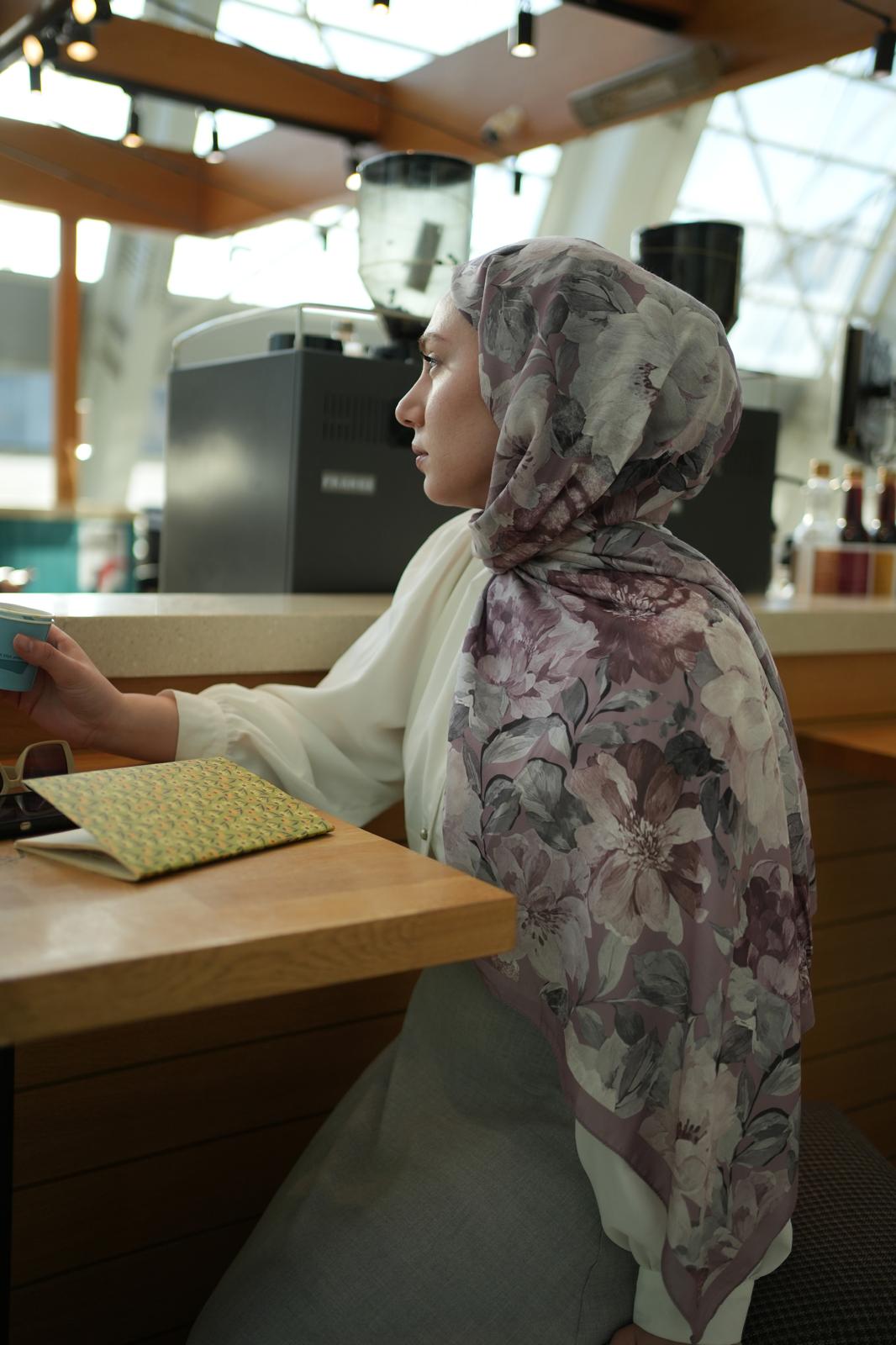 Velvet Bloom Hijab - Dried Rose