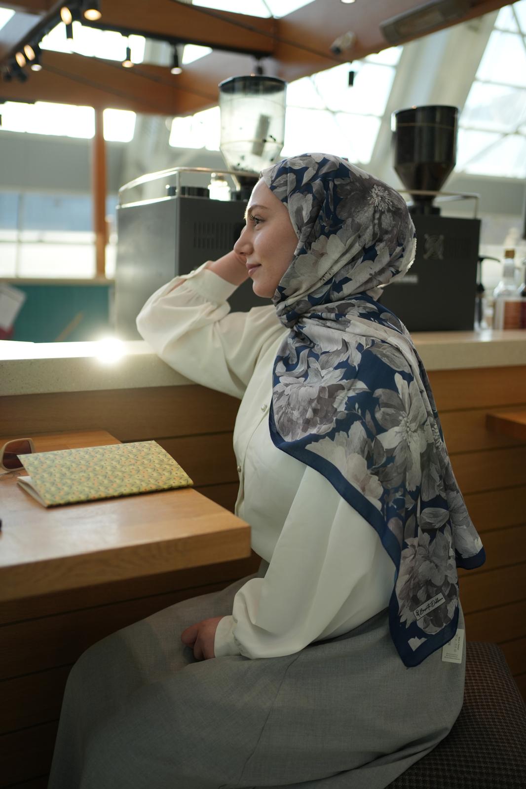 Velvet Bloom Hijab - Navy Beige
