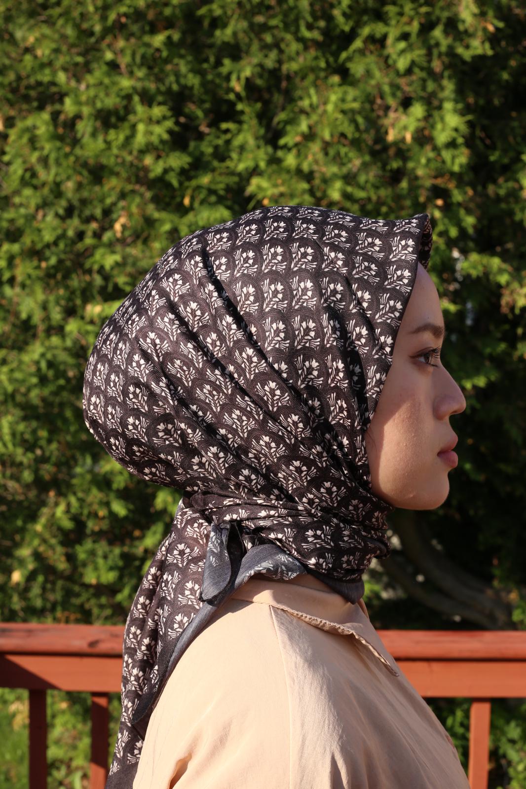 Minimal Square Scarf - Black