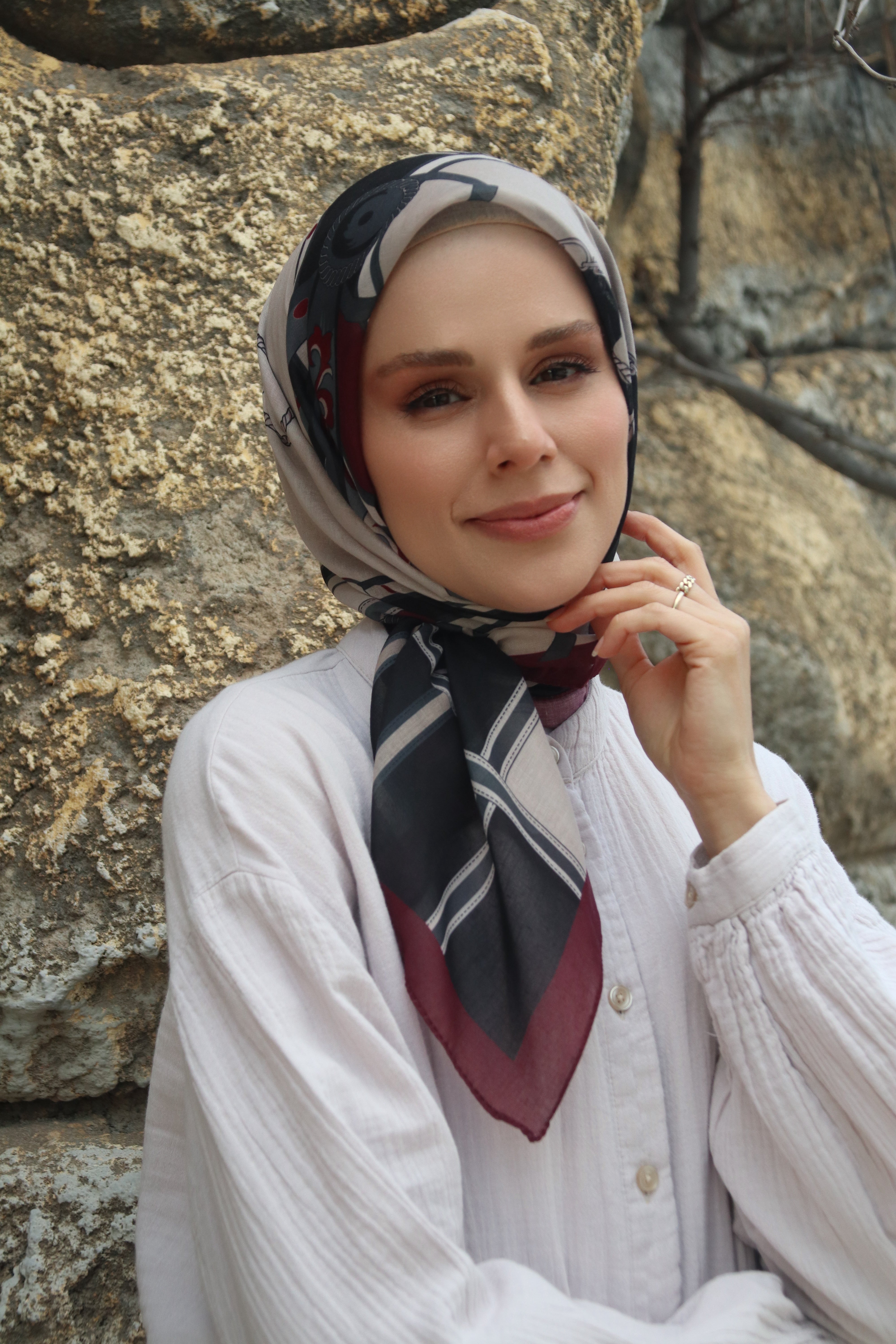 Lavor Square Scarf - Burgundy