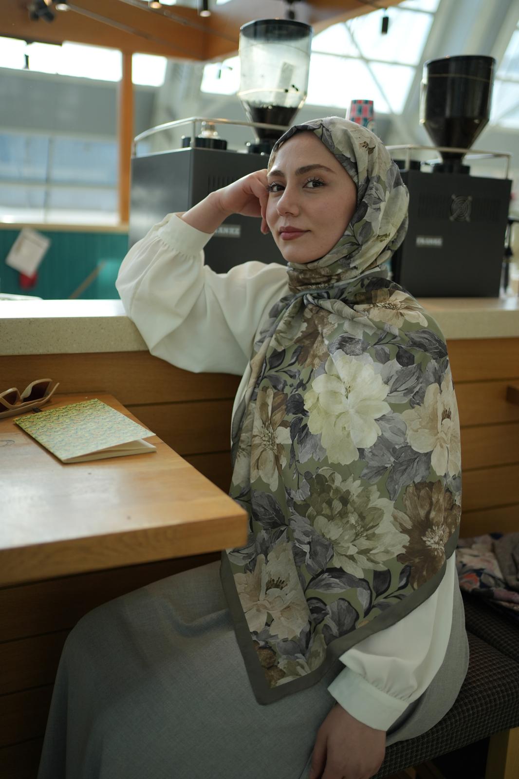 Velvet Bloom Hijab - Green