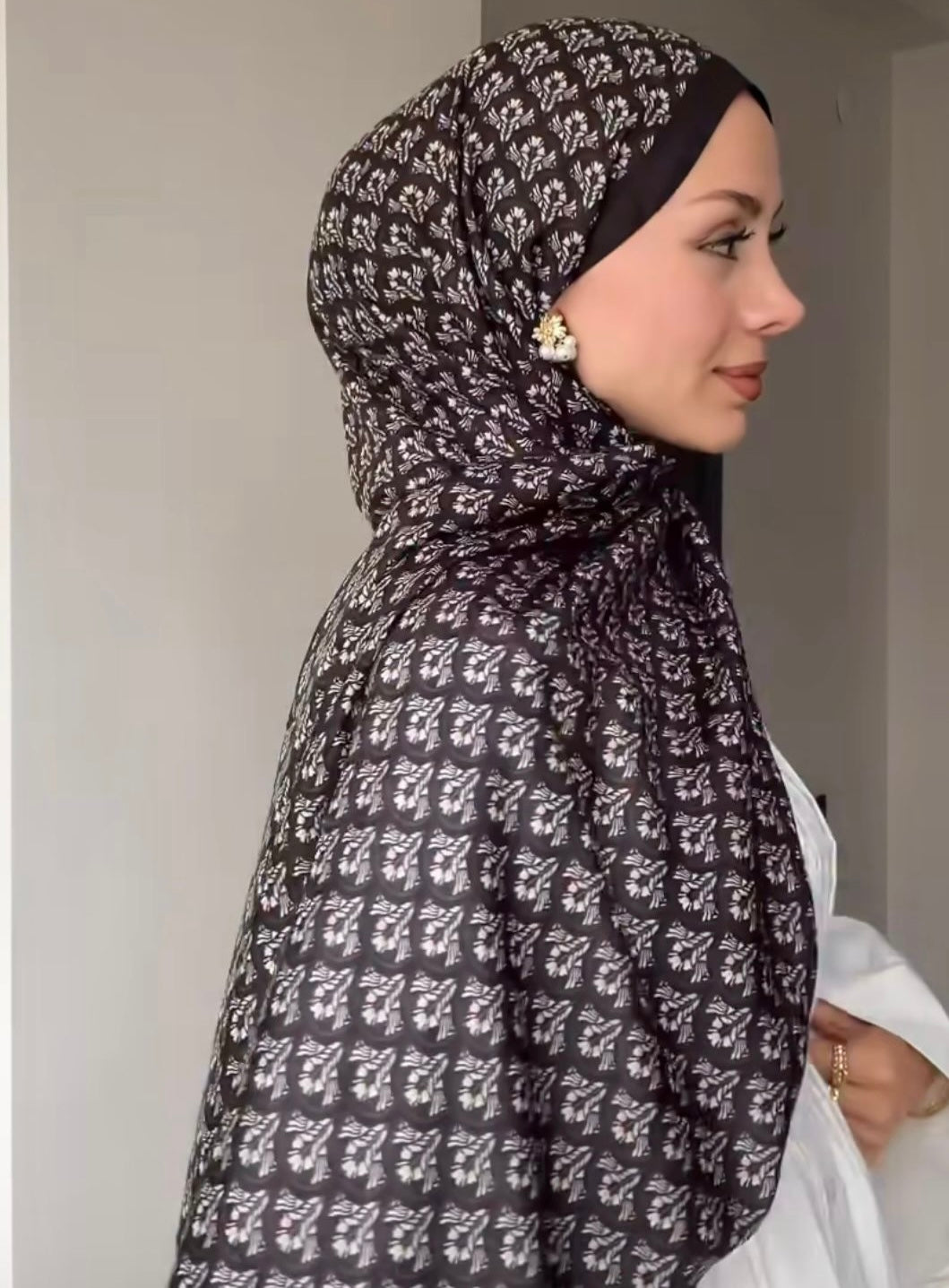 Minimal Pattern Hijab - Black