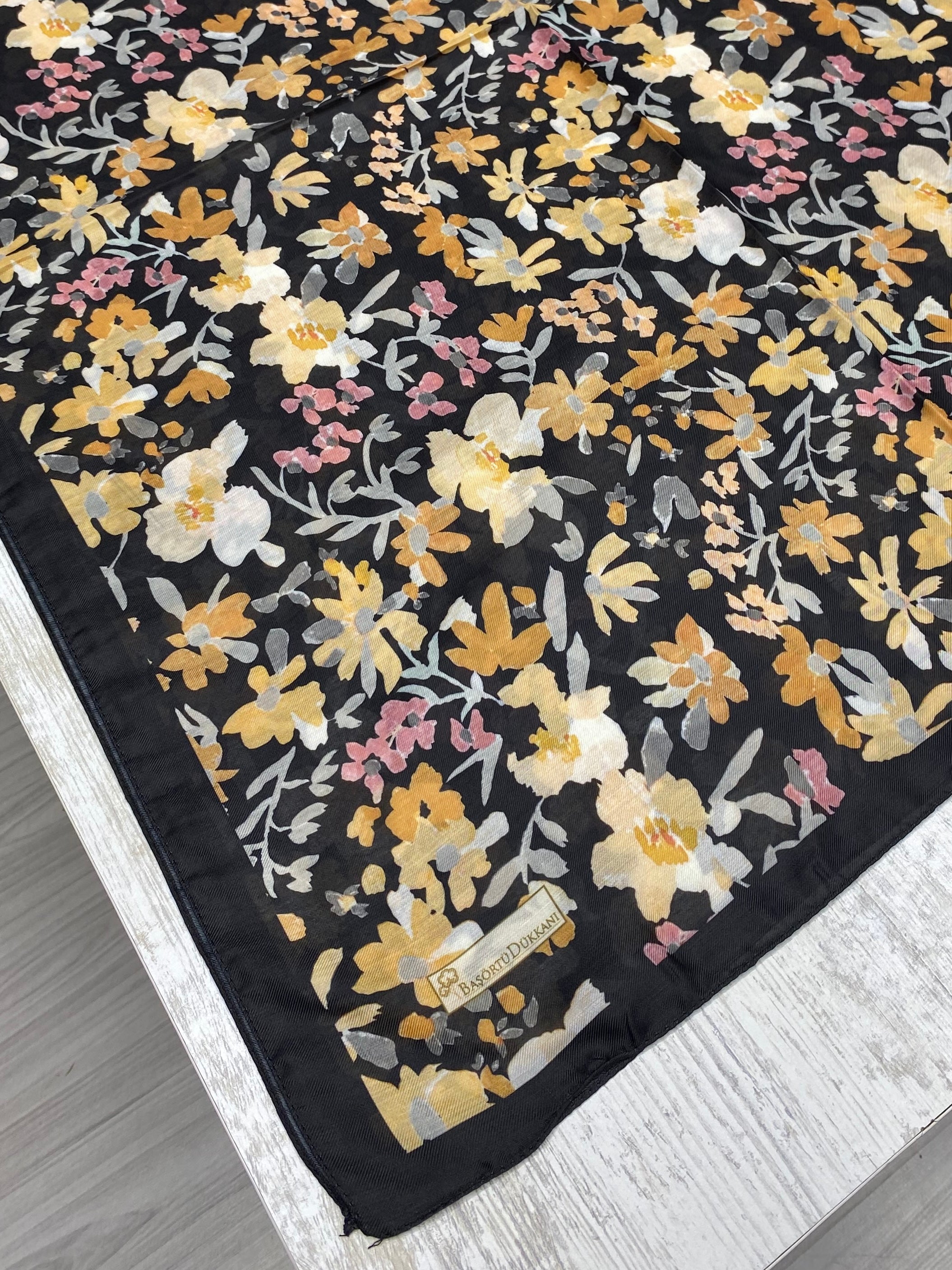Primrose Pattern Square Scarf - Black