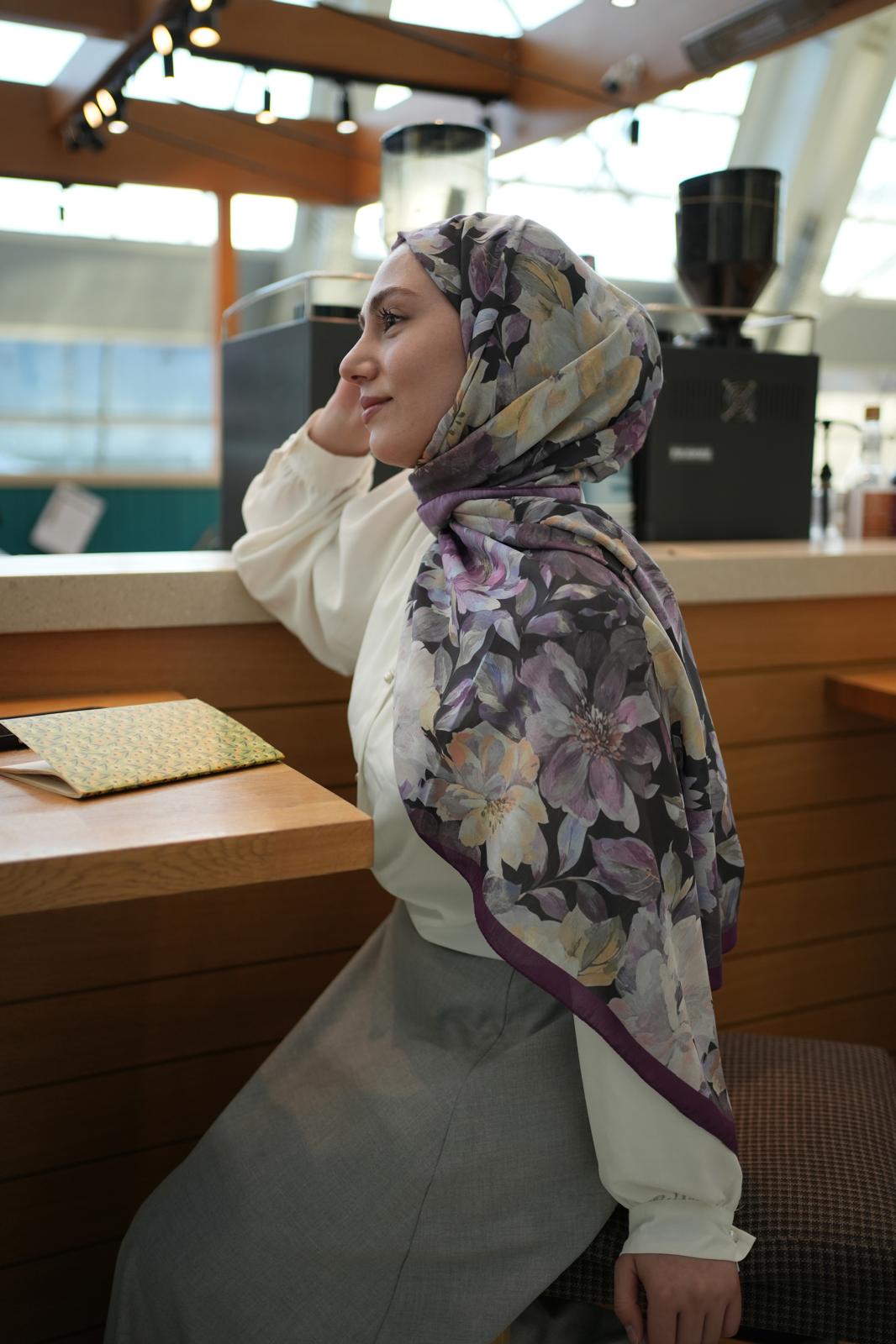Velvet Bloom Hijab - Velvet Purple