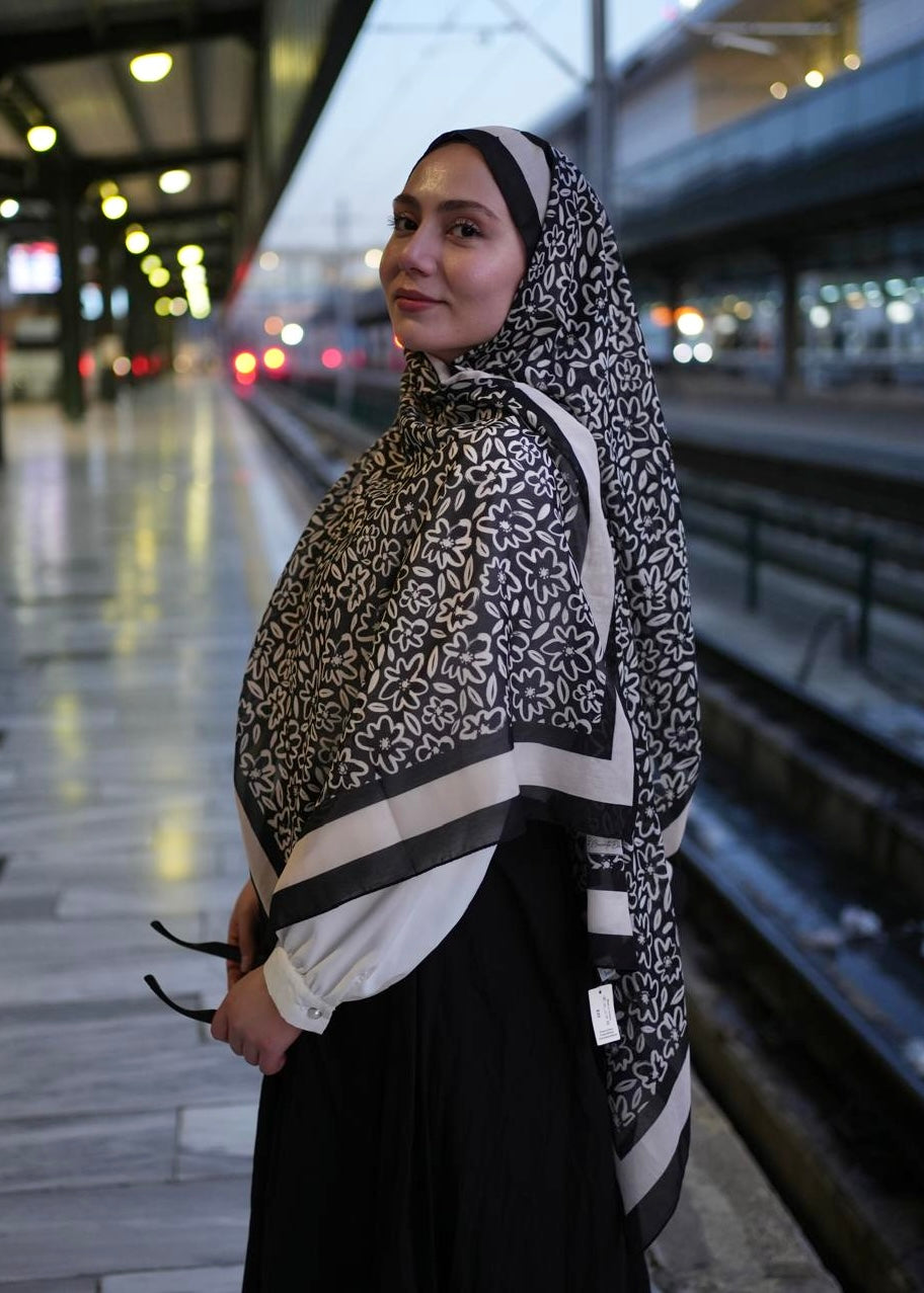 Flora Line Hijab - Black White