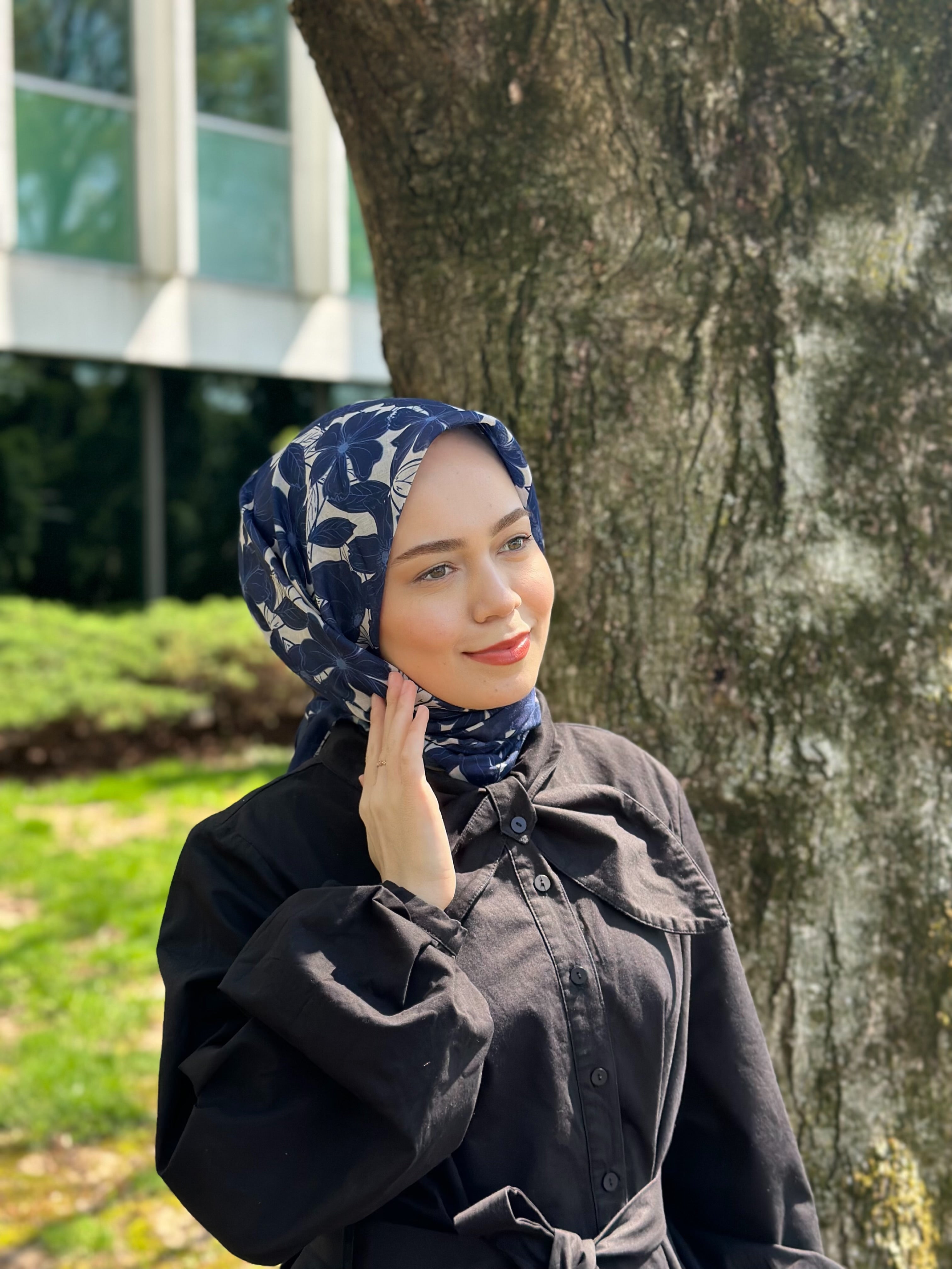 Floria Touch Square Scarf - Navy