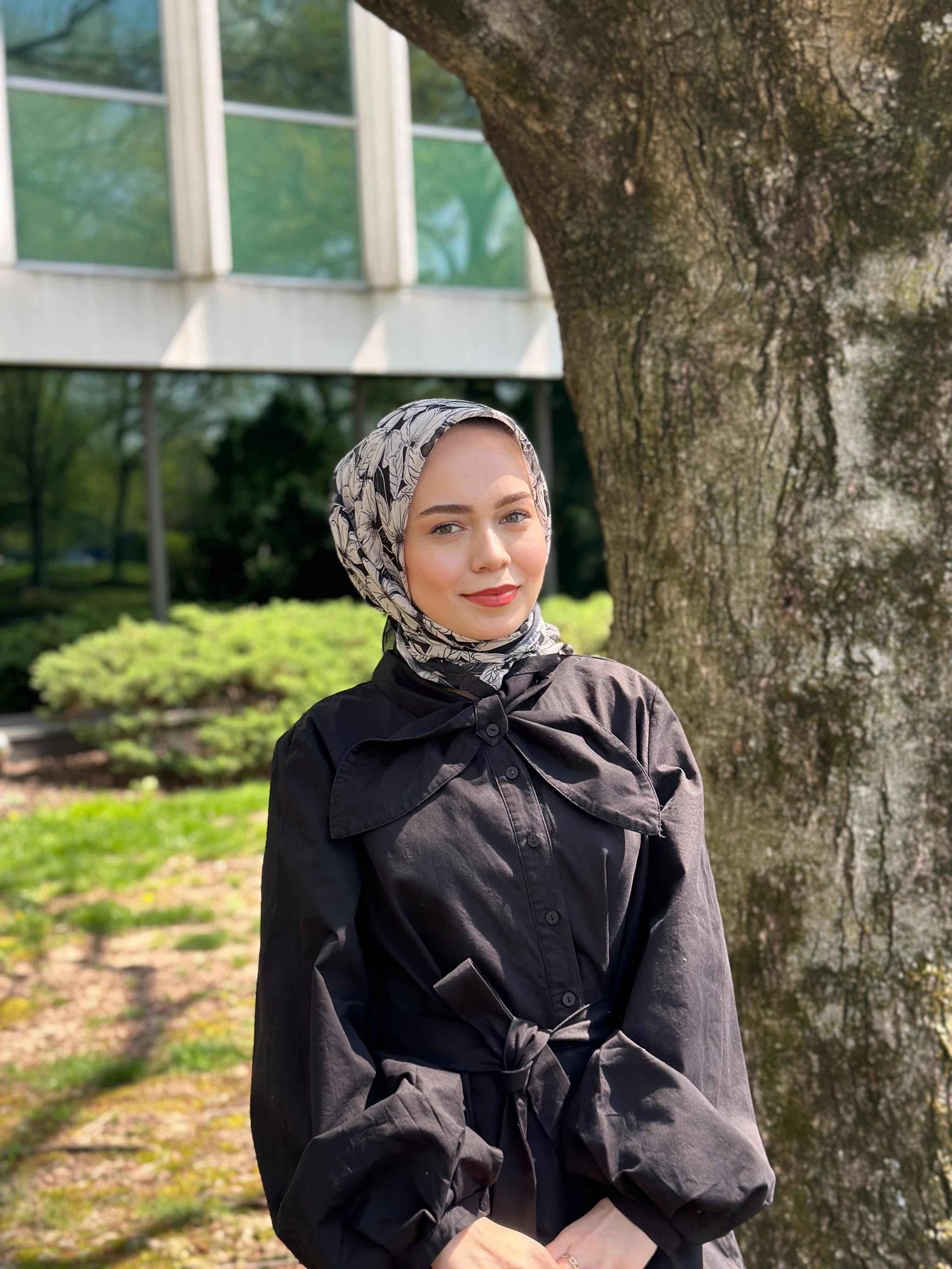 Floria Touch Square Scarf - Ecru Black
