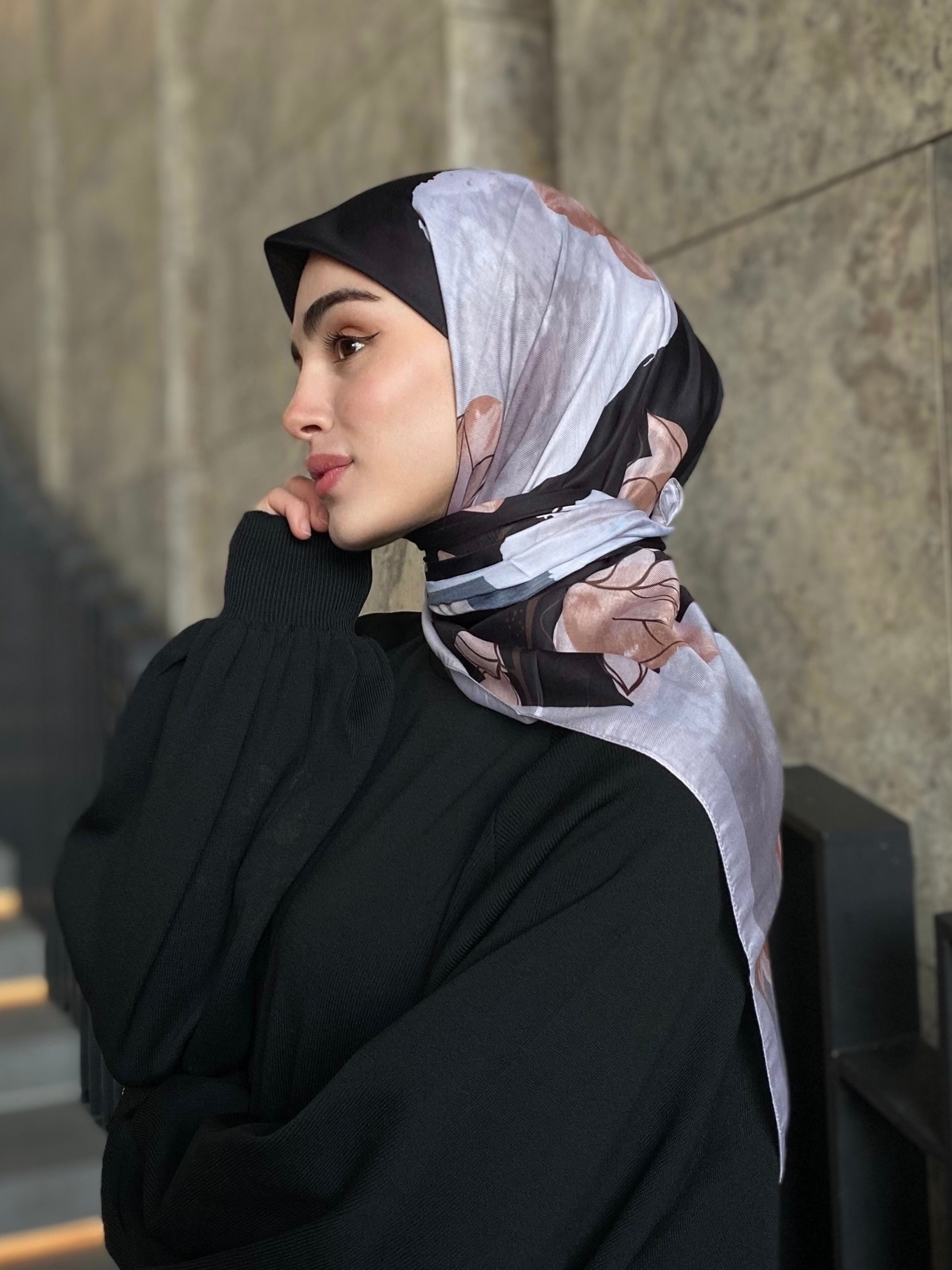 Coral Square Scarf - Black Cream