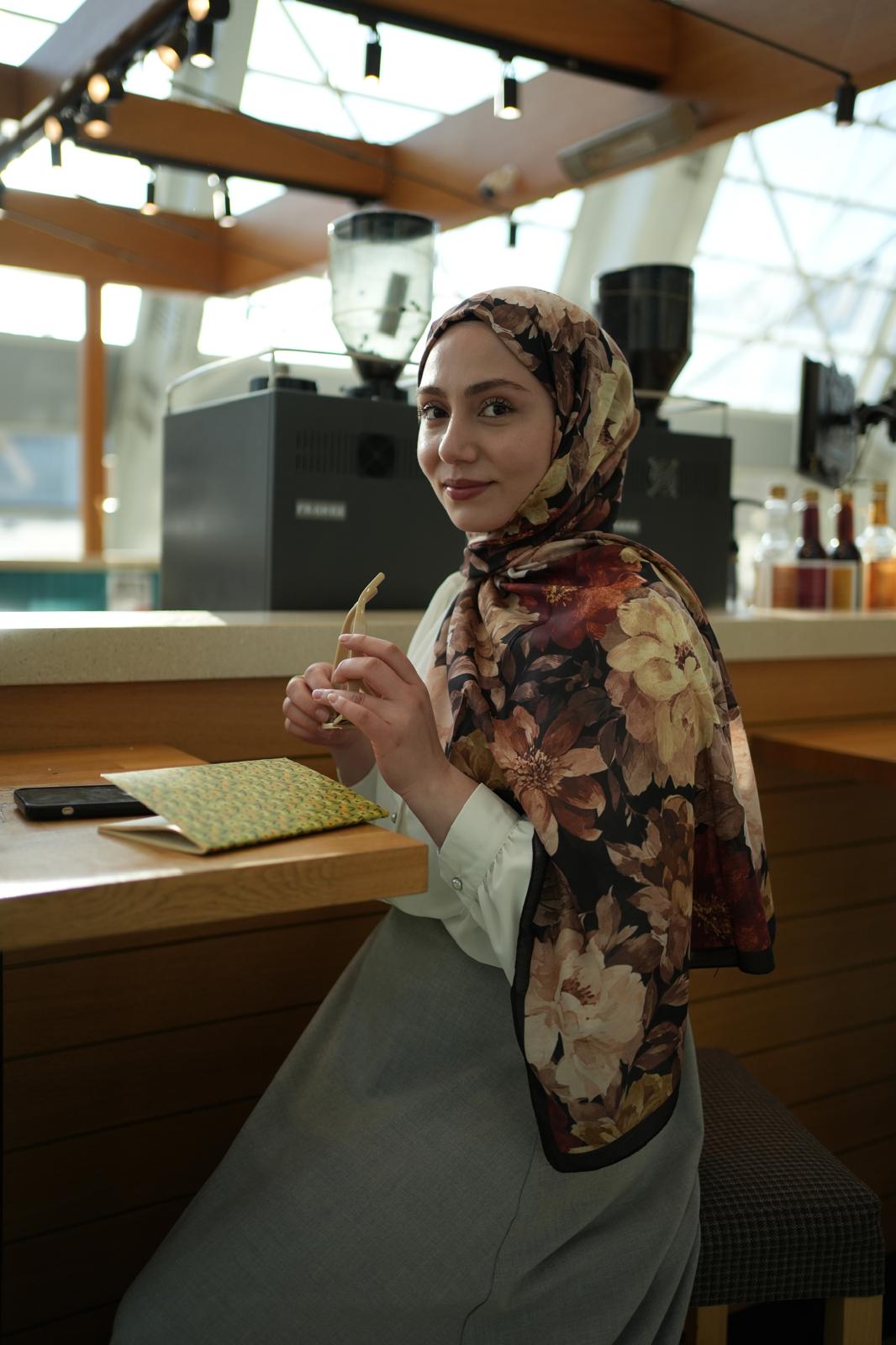 Velvet Bloom Hijab - Black Autunn