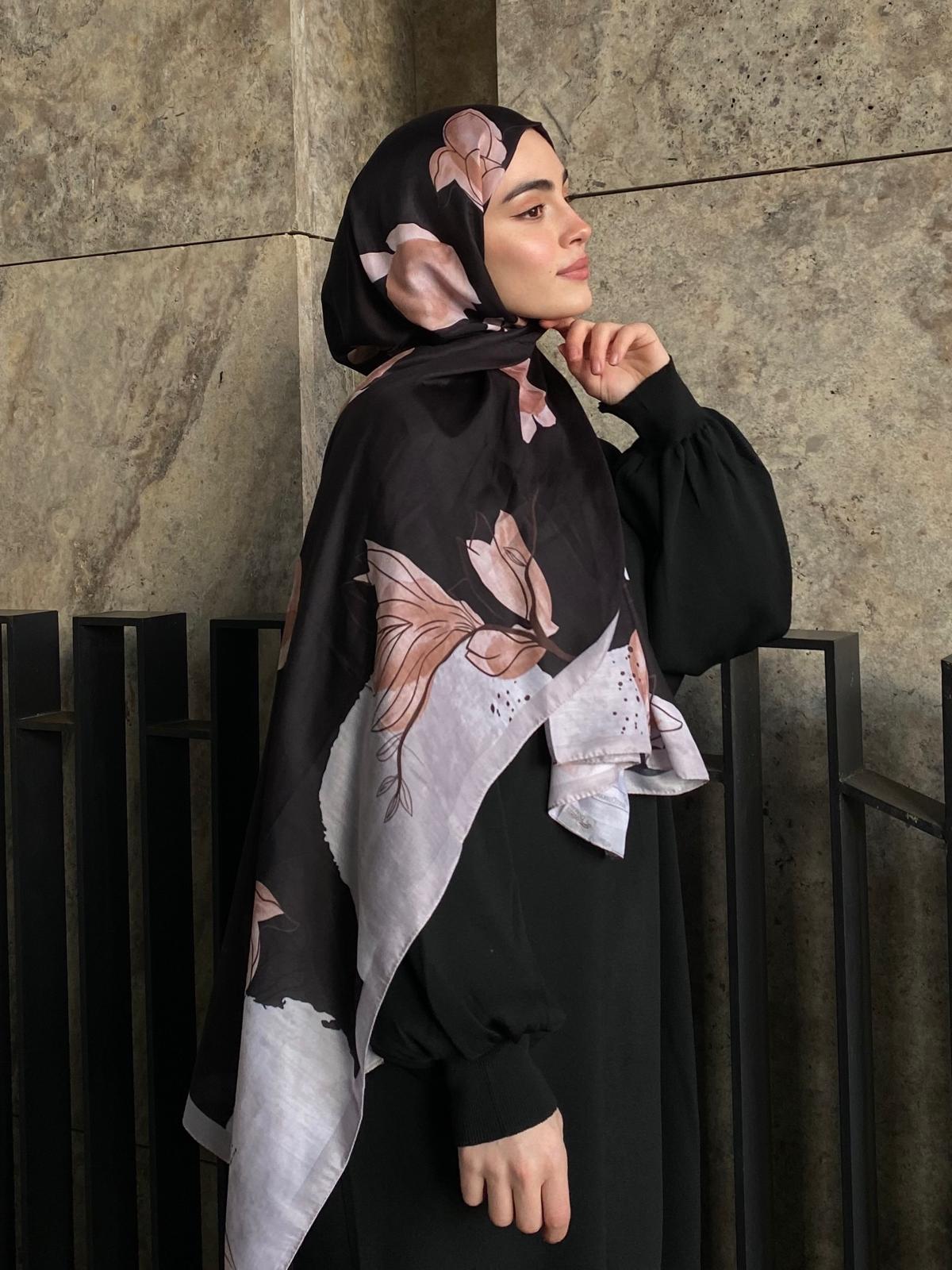 Coral Hijab - Black Cream