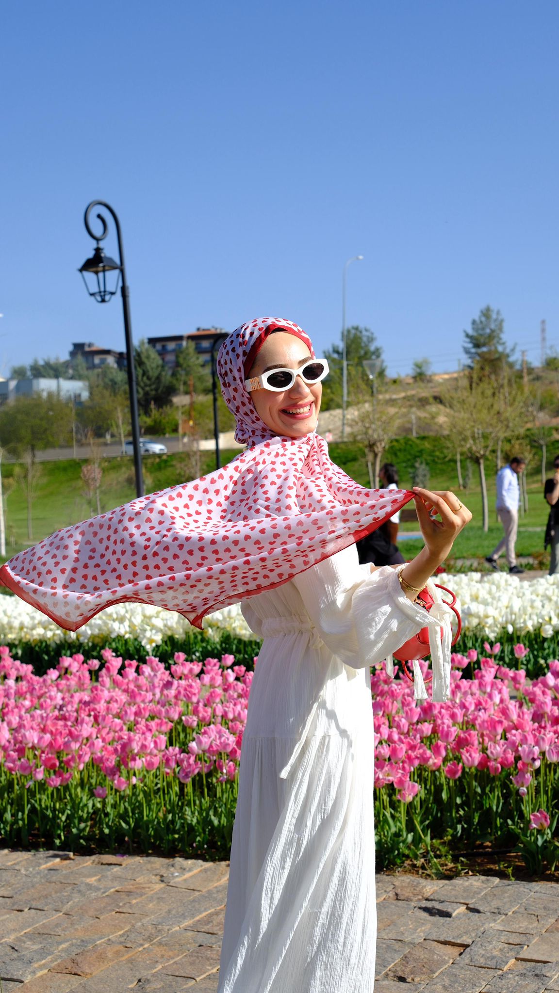 Mom Hijab - Red Hearts
