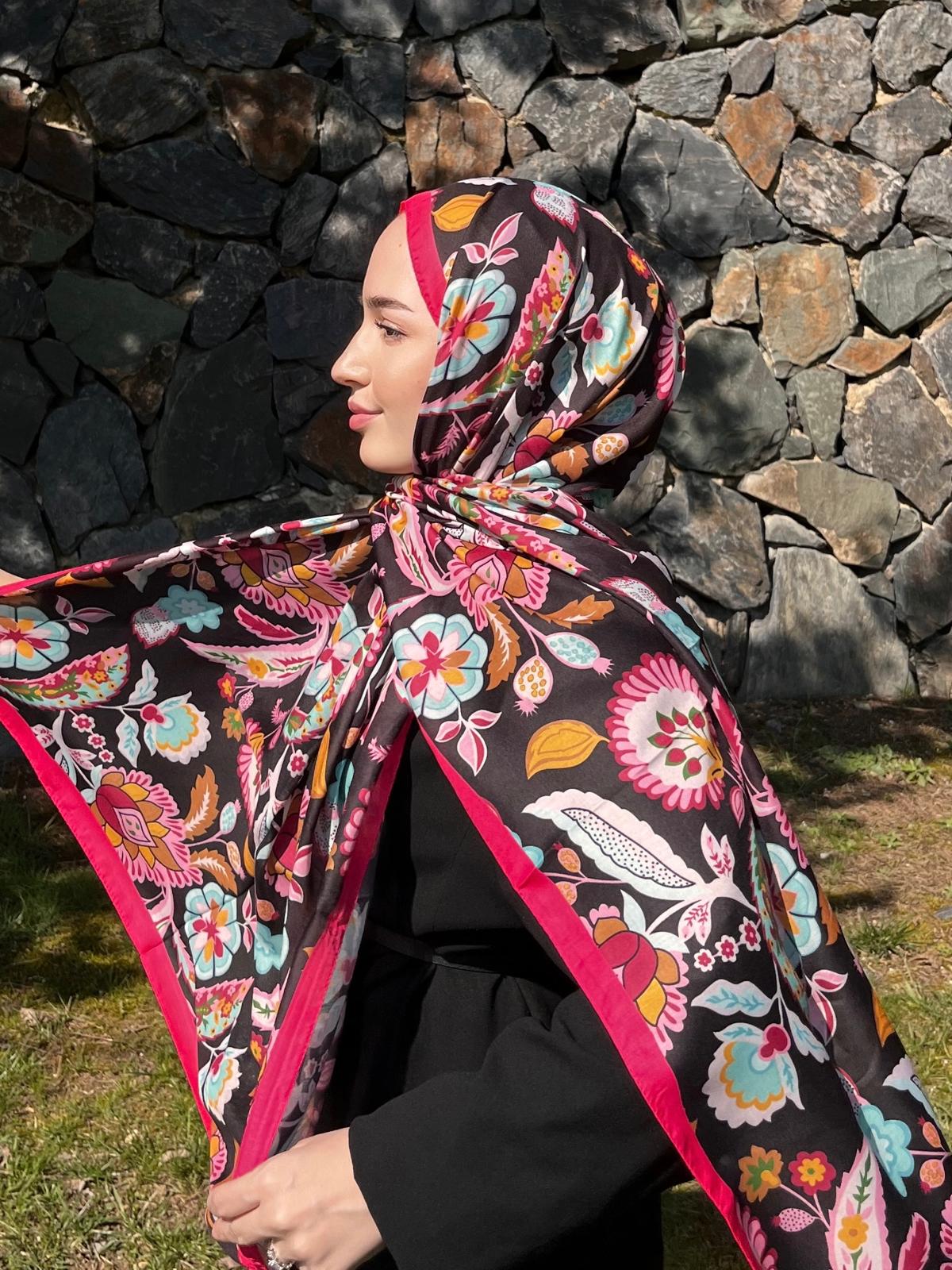 Ethnic Hijab - Black Pink