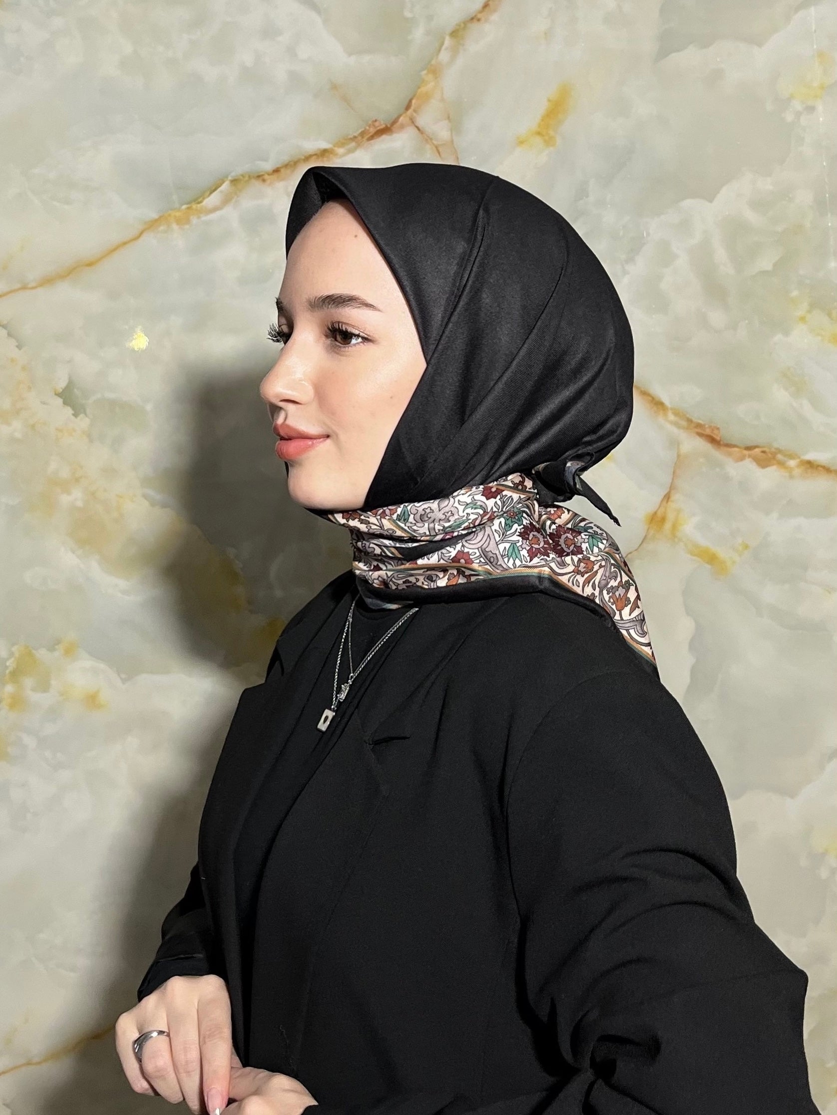 Royal Square Scarf - Black Beige